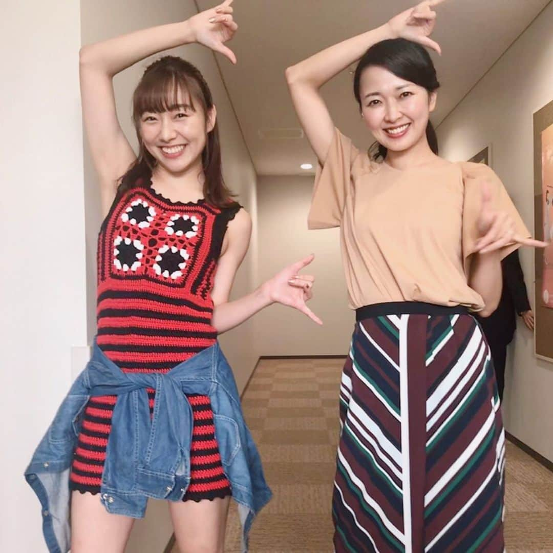 須田亜香里さんのインスタグラム写真 - (須田亜香里Instagram)「8月22日(木)メ〜テレ  #ドデスカ 生放送ありがとう！  #ウルフィ 鼻プッシュ  #仲良し  #おっさんずラブ  #ゲリラ豪雨 #注意 #ポーズ  #同い年 #もっちー  #徳ちゃん #バナナ革命  #後ろに注目  #秋先取りコーデ」8月22日 15時38分 - akarisuda