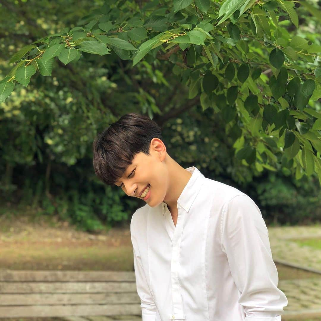 ヨ・ジングさんのインスタグラム写真 - (ヨ・ジングInstagram)「활짝 웃은 사진😄 #구찬성 #호텔델루나 #hoteldelluna #9oo그램」8月22日 16時12分 - yeojin9oo