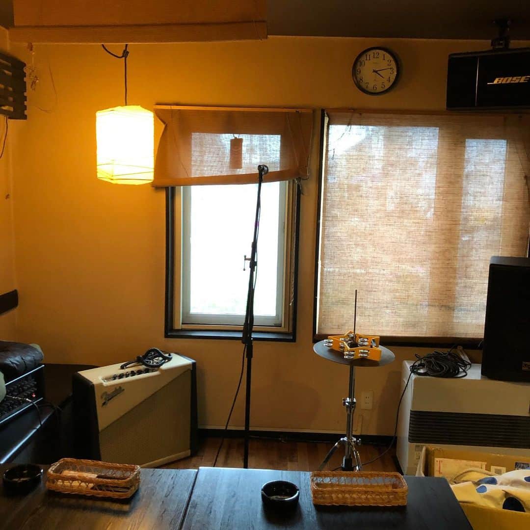 山川のりをのインスタグラム：「今夜は足寄町ららばいにてギターパンダライブです。18時/20時、2500円D付きです。初めて来た町でワンマンショーなのです、お近くの方々会いにきてアイニージュー！」