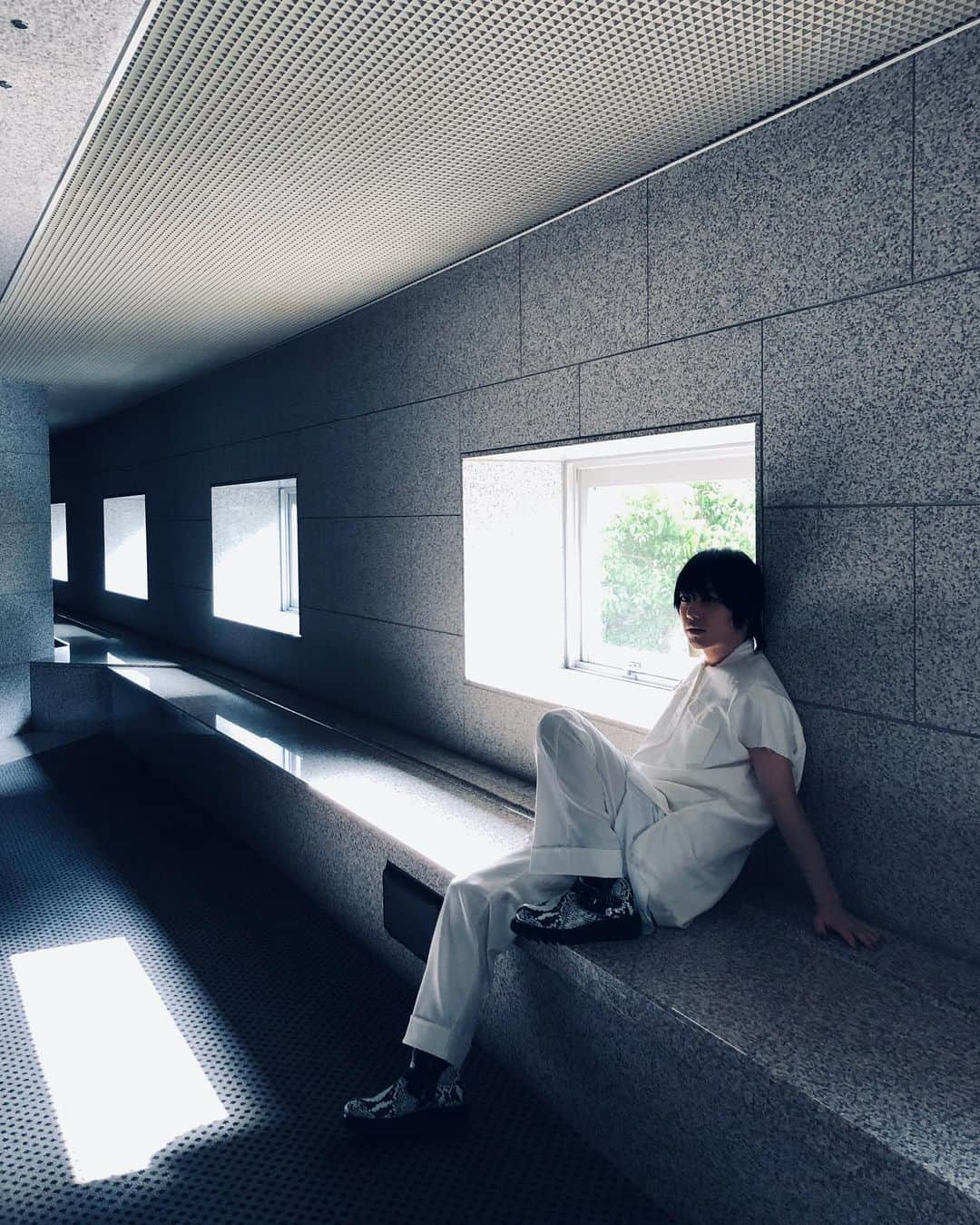 武瑠さんのインスタグラム写真 - (武瑠Instagram)「MV shooting #sleepyhead #endroll #white  #milliondollarorchestra  #streetgothic」8月22日 16時49分 - ta_streetgothic