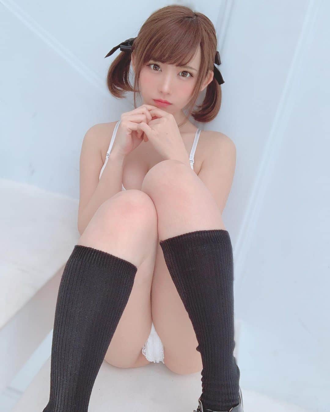 えなこさんのインスタグラム写真 - (えなこInstagram)「ヤンジャンの撮影で…🙊💓 本誌のグラビアでも大変えちえちな写真が載ってます✨✨ #japanesegirl #twintail」8月22日 17時07分 - enakorin