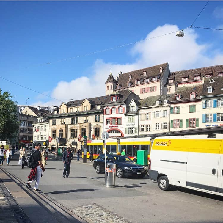 池田信太郎のインスタグラム：「スイスバーゼル。 気候も街並みも最高〜。 🇨🇭🇨🇭🇨🇭🇨🇭🇨🇭🇨🇭🇨🇭🇨🇭🇨🇭 #スイス  #永世中立国  #バーゼル  #swizerland  #basel」