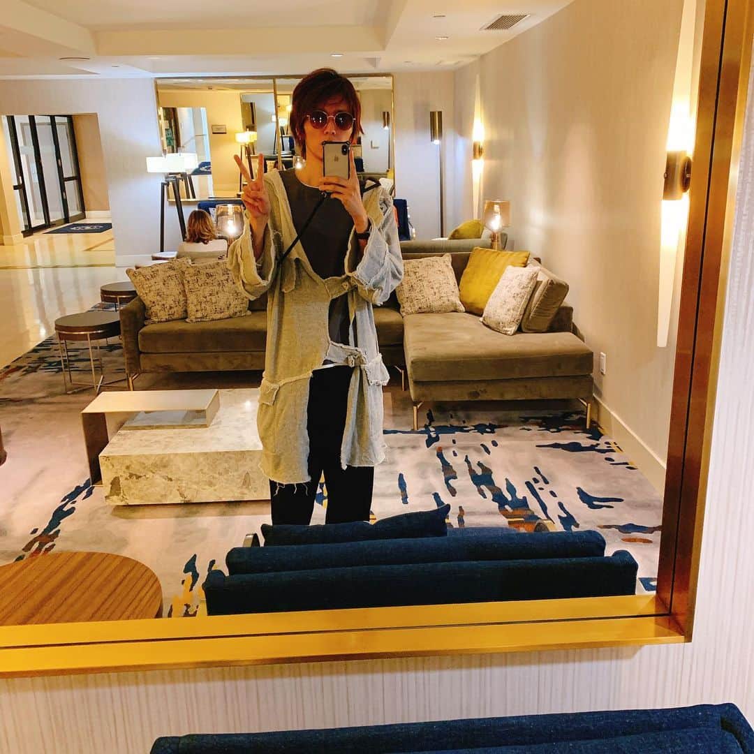 椿隆之のインスタグラム：「夏を気にしない服装笑笑  アチィーけど  みんなも、アチィーでしょ？  #ファッション  #ファッションコーデ  #fashion  #コーデ」