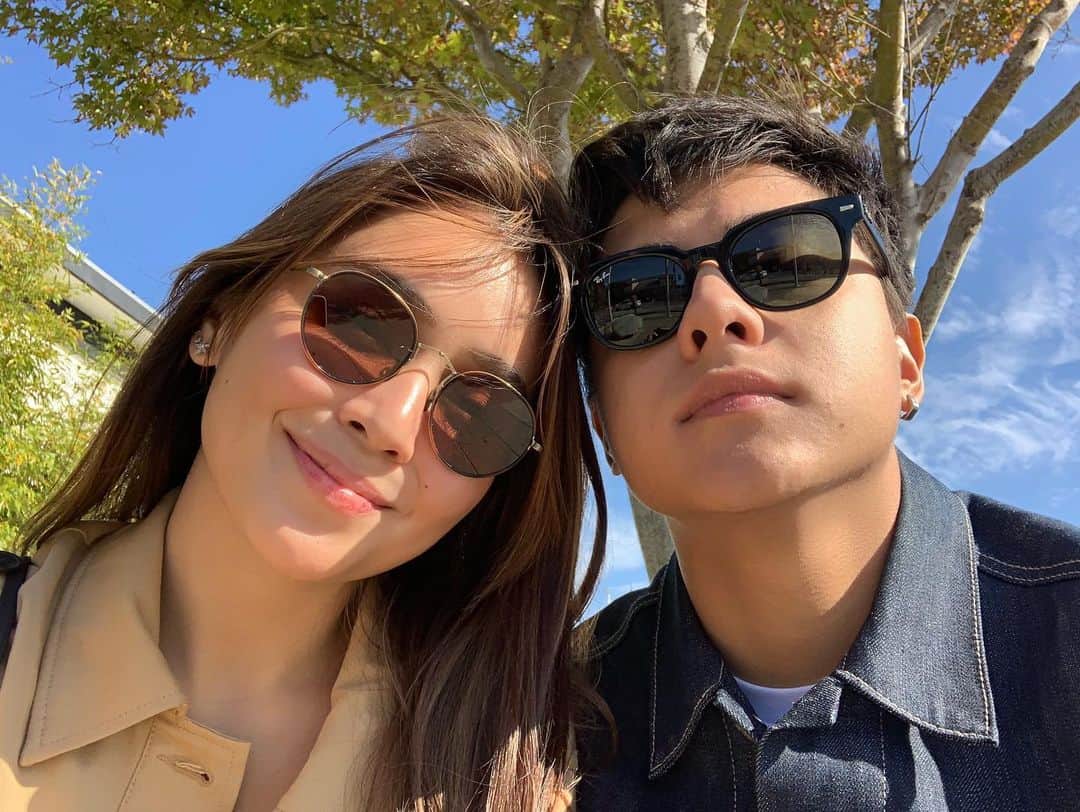 Kathryn Bernardoさんのインスタグラム写真 - (Kathryn BernardoInstagram)「Find a guy who won’t just patiently shop with you but will also carry your shopping bags.  Bonus points if he’s still game to take a selfie after! 🤓🤪🥰mwahahaha! #KathVersusInstagram」8月22日 22時53分 - bernardokath