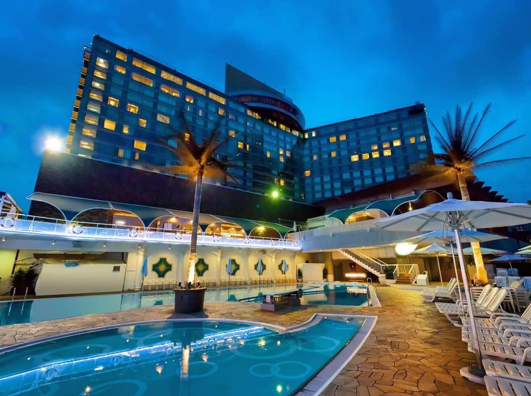 ホテル ニューオータニさんのインスタグラム写真 - (ホテル ニューオータニInstagram)「Spend a luxurious night at Hotel New Otani Tokyo’s GAREN POOL.﻿ ﻿ ホテルニューオータニのガーデンプールで過ごす、ラグジュアリーな夜。﻿ ﻿ #ForbesTravelGuide #SummerStars #hotelnewotanitokyo #executivehousezen #luxurystay #gardenpool #nightpool #outdoorpool #hotelpool #thepreferredlife @hotelnewotanitokyo  #ガーデンプール #ホテルニューオータニ #ナイトプール #ホテルプール」8月22日 17時29分 - hotelnewotanitokyo