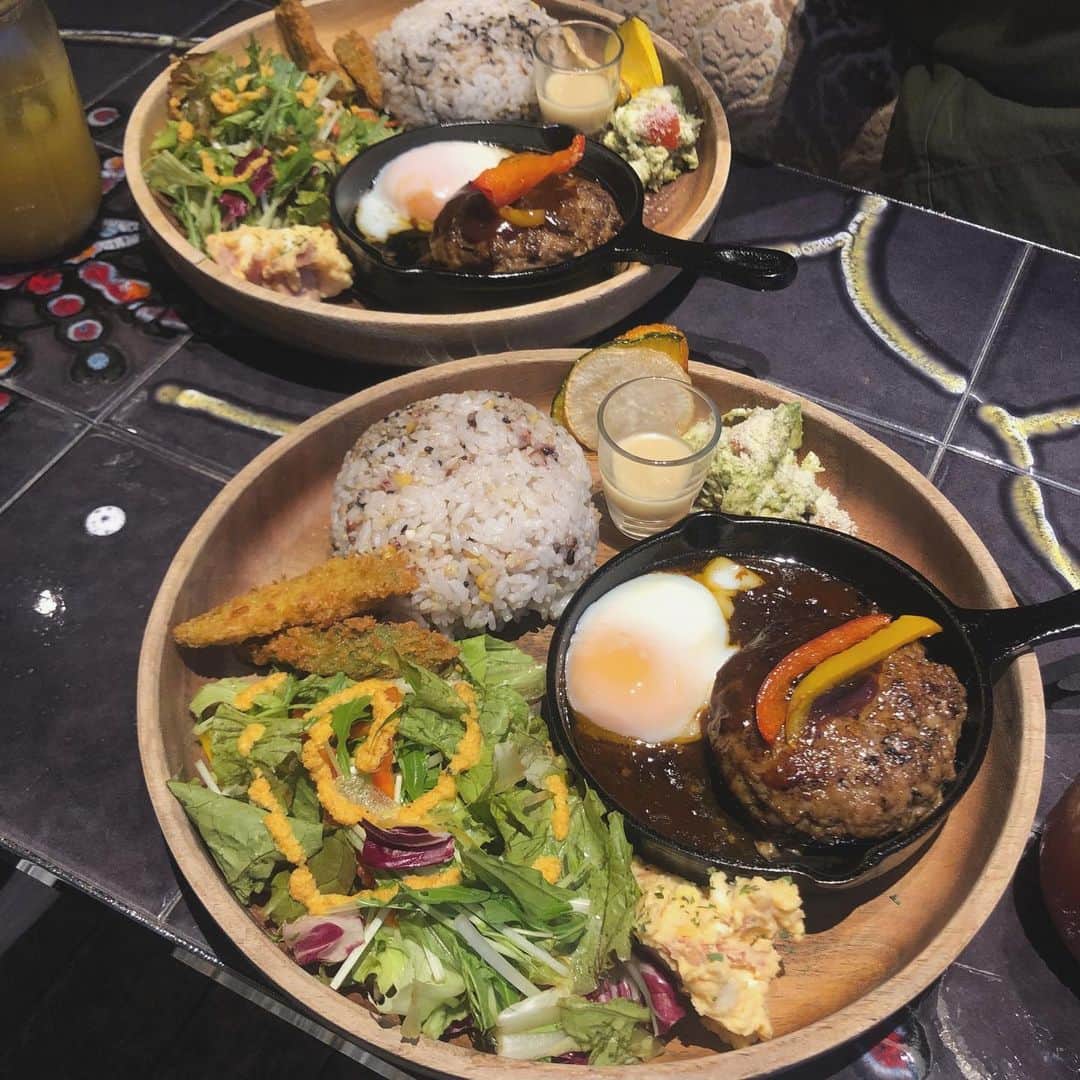 小川沙樹さんのインスタグラム写真 - (小川沙樹Instagram)「五条にあるマールカフェ🍴 最近アボカドにハマっているのでアボカドのフライとサラダが最高でした🤤 8階にあるので夜景も綺麗でした！！」8月22日 17時29分 - ogawa__saki