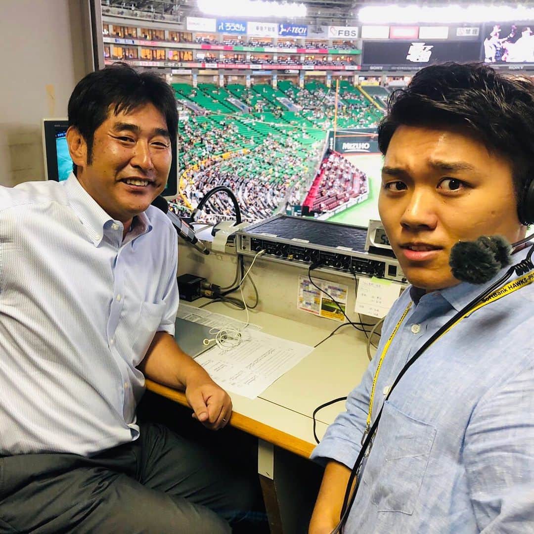 KBCラジオのインスタグラム：「ギータ復帰戦を白星で飾れなかったホークス。最速であすのマジック点灯へ❗️バファローズ戦をお伝えするのは、今日が実況デビューの和田侑也アナ🎤 「完投する」と意気込んでますが、普通の顔が出来ないくらい緊張しているようです(^_^;) KBCラジオで、西村龍次さんの解説とともにお楽しみください✨ https://radiko.jp/mobile/ #kbcラジオ #sbhawks #radiko」