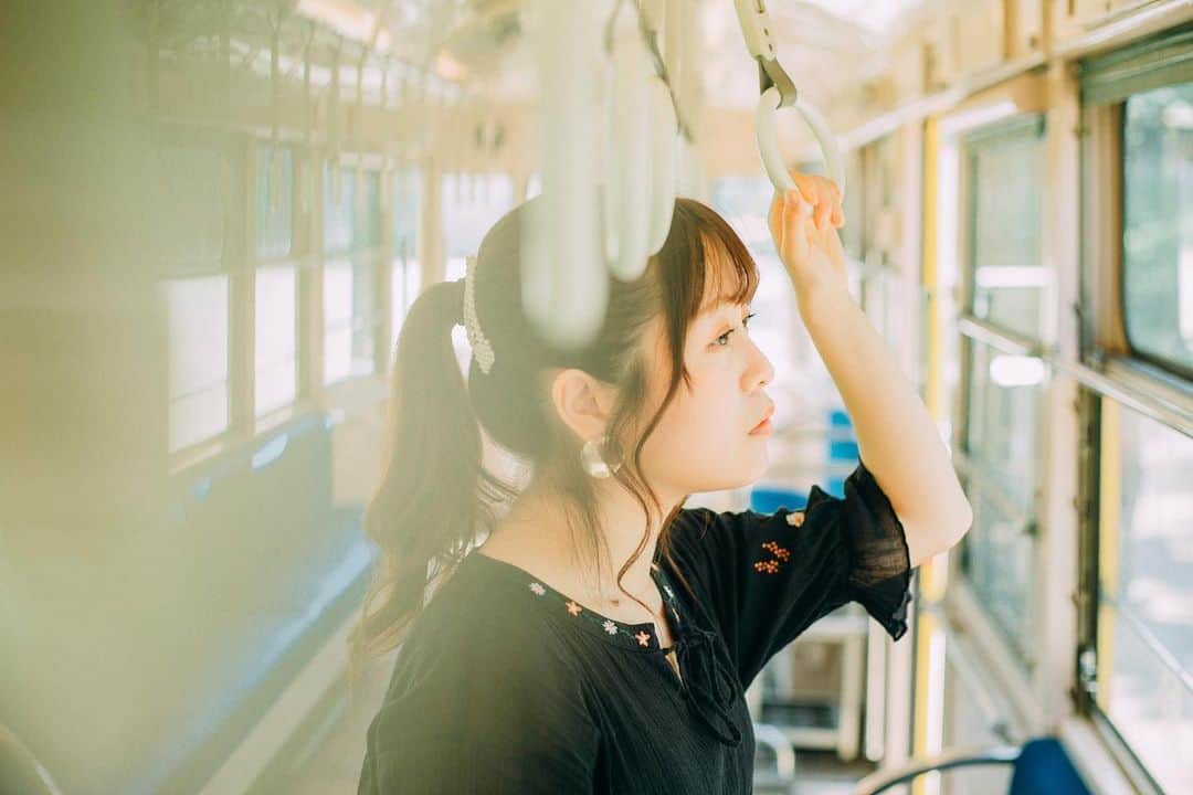 のインスタグラム：「. 前回の投稿の反響が大きい〜✨🥺﻿ 嬉しい限りです﻿ ﻿ 自分のできないことを﻿ 少しでも減らしていきたい﻿ ﻿ そう思って被写体を始めたから﻿ 少しでも前より表現力とか﻿ 成長していたらいいなあ！﻿ ﻿ だがしかし未だに﻿ 被写体力はわからない。。。﻿ ﻿ ﻿  #jp_mood  #フォロワー募集 #ファインダー越しの私の世界  #팔로우 #関西写真部share #写真好きな人と繋がりたい #キリトリセカイ #coregraphy #東京カメラ部 #pics_jp #igersjp #ig_japan #photo_jpn #RECO_ig #team_jp_ #as_archive #ポートレート部 #closeup_archive #screen_archive #indy_photolife #HUEART_life #lovers_nippon_portrait  #good_portraits_world  #indies_gram #icu_japan #カメラ好きな人と繋がりたい  #impression_shots #Ray_moment」