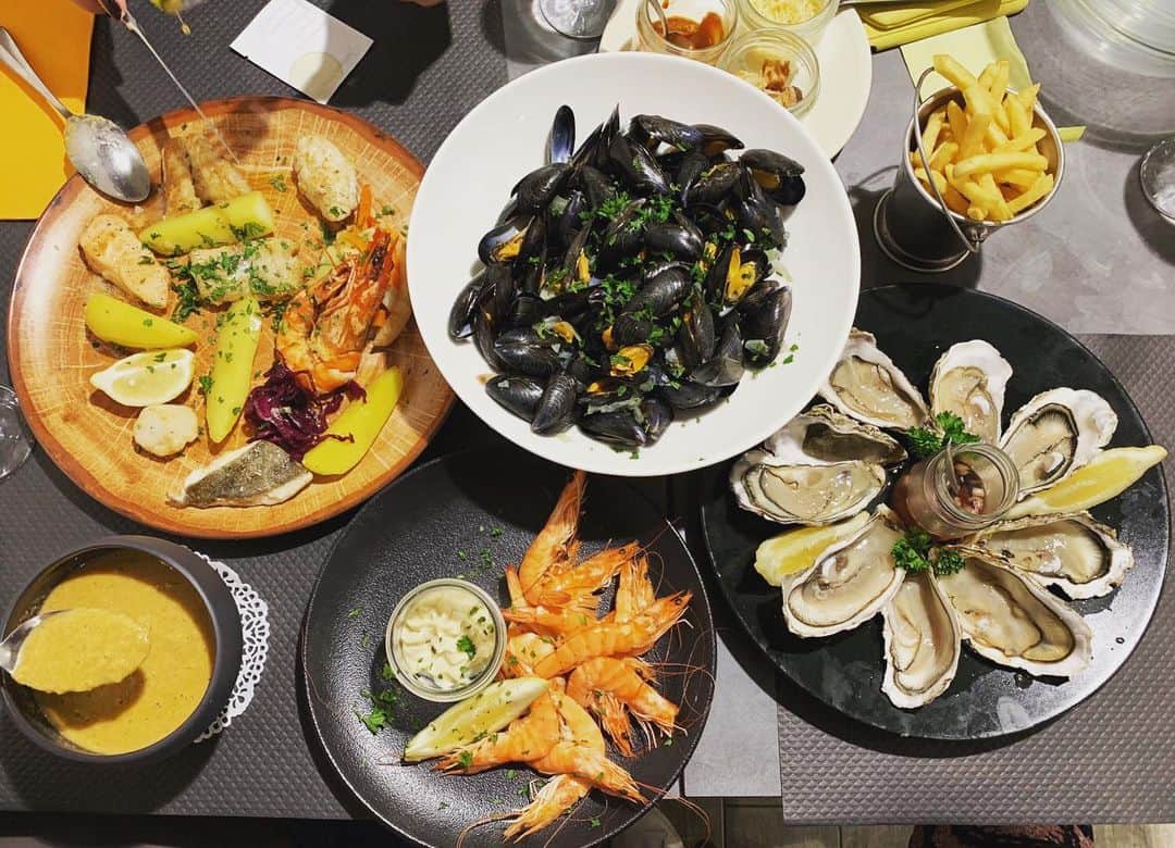 長谷川京子さんのインスタグラム写真 - (長谷川京子Instagram)「とにかくシーフードが美味しかった🦞  ブルターニュ。 #france#bretagne#seafood」8月22日 17時50分 - kyoko.hasegawa.722
