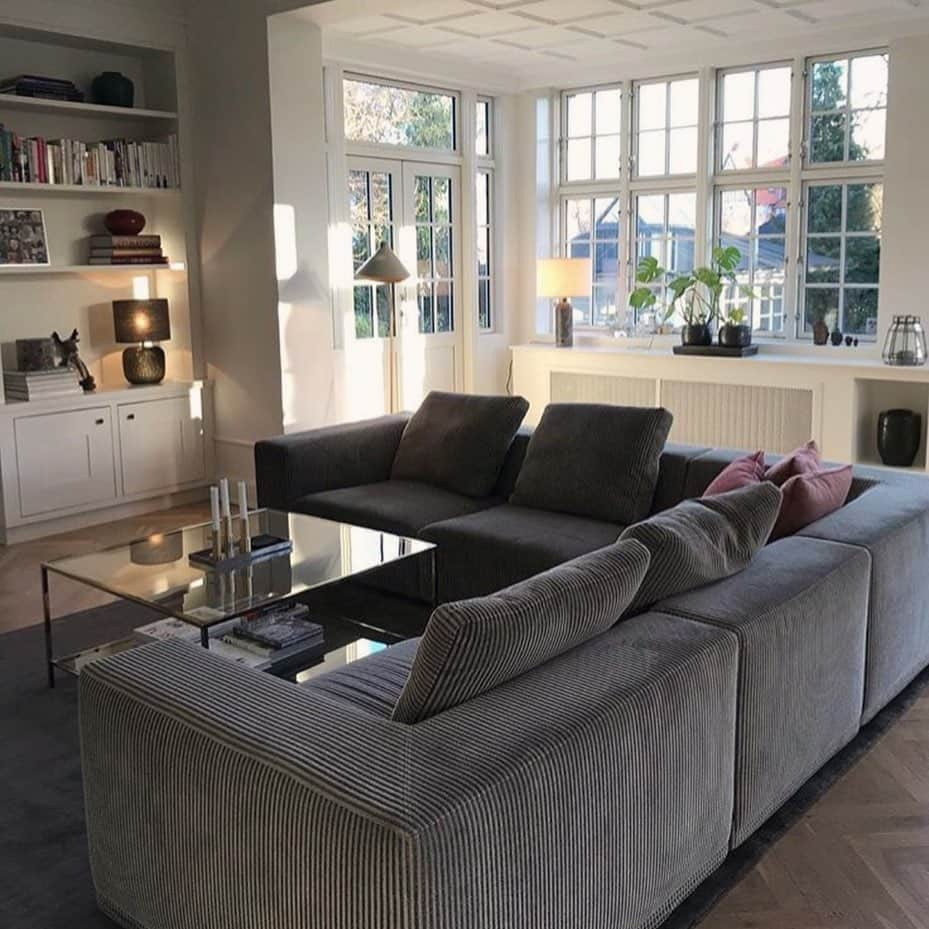 eilersenさんのインスタグラム写真 - (eilersenInstagram)「The Baseline sofa in a splendid Scandi setting done by @martine.lie.interior.concepts⁠ #eilersen #eilersenfurniture #baseline⁠ ⁠ •⁠ •⁠ • ⁠ #interiordesign #design #homedecor #sofa #danishdesign #inredning #hem #interiør #interiorlovers #interior123 #interiordesign #modernliving #minimalism #nordiskehjem #furniture #interiors #craftsmanship⁠」8月22日 17時46分 - eilersen