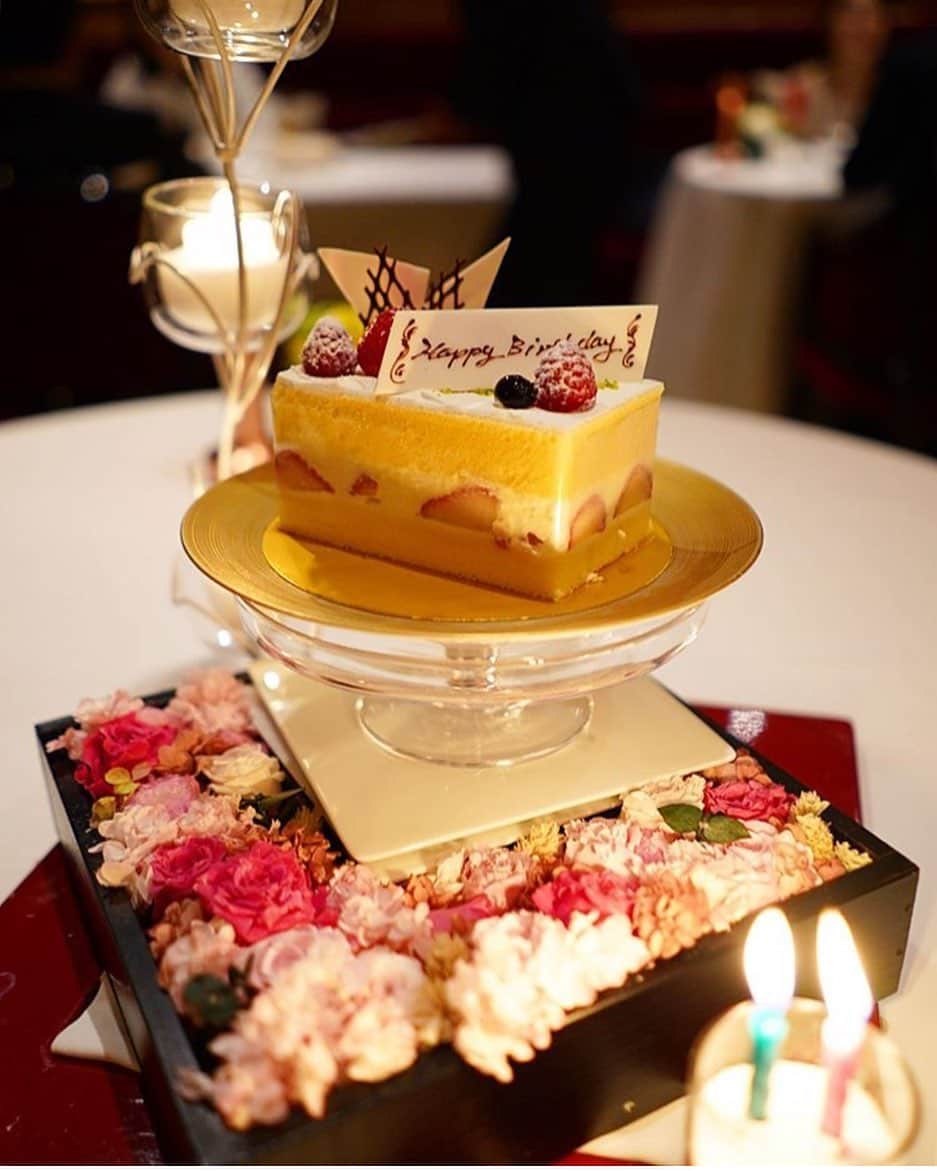 The Ritz-Carlton, Osakaさんのインスタグラム写真 - (The Ritz-Carlton, OsakaInstagram)「ザ・リッツ・カールトン大阪でお誕生日や記念日のお祝いをさらに特別に。紳士淑女の皆様のサプライズのお手伝いをさせていただきます。思い出に残る優雅なひとときをお過ごしください。 . . Cake, candles and flowers! Our ladies and gentlemen know how to celebrate. Let us know in advance for any birthdays, anniversaries and special occasions for an evening you will remember for a lifetime. 📸 @miistagram_jpn . . . . . . . . . . . #RCMemories #theritzcarltonosaka #osaka #japan #hotels #luxury  #japan_vacations #beautifulhotels #大阪 #ザリッツカールトン大阪 #リッツカールトン大阪 #大阪朝食 #大阪ホテル #記念日旅行 #朝食メニュー #関西旅行 #サプライズ #アニバーサリー #記念日 #プロポーズ #サプライズ #ラベ #フレンチ #誕生日 #誕生日サプライズ #ホテルサプライズ #誕生日ケーキ #バースデーケーキ」8月22日 17時49分 - ritzcarlton.osaka