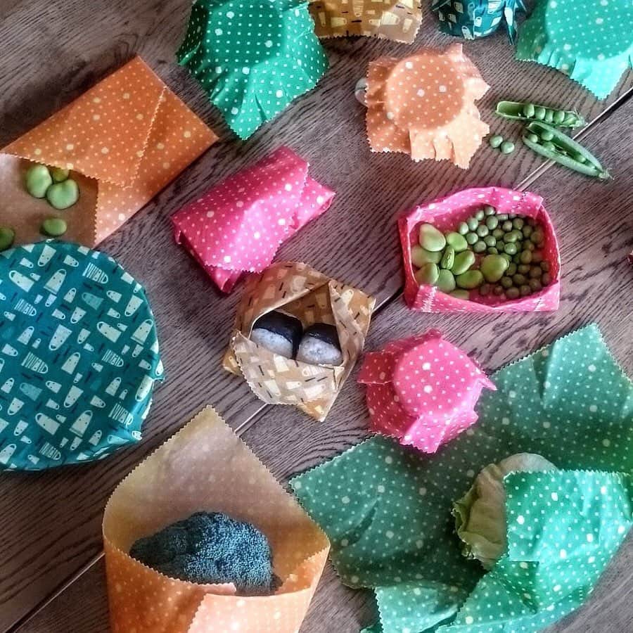 イーマさんのインスタグラム写真 - (イーマInstagram)「週末マルシェ「グルテンフリーマーケット」🌿 . 24日(土)出店のSHOPをご紹介します💁🏻‍♀️ . グルテンフリーな食材・食品はもちろん、採れたて自然農法のお野菜や天然素材でできたフードラップのお店まで🍞🛍 . トークイベント・ワークショップもありますよ✨ 詳しい情報は http://www.greengood.link/event/glutenfree/ からご確認ください👀 ※イーマHPイベントページからもリンクしています。 . 週末梅田にお越しの際は、ぜひお立ち寄りくださいね～🙌🏻🙌🏻🙌🏻 . . - - - 参加SHOP（24日） - - - ◆GRAND ／ グルテンフリーパン、スコーン、ラスク ◇淡路島みつばちラップ ／ みつばちラップ ◆空庭（米粉LOVERS！） ／ 米粉各種、米粉麺、米粉レシピブック など ◇羽間農園 ／ 農園素材の米粉スイーツや米粉・玄米粉 など ◆ムスビガーデン大手通店 ／ 米粉のおとうふマフィン、クッキー など ◇くるみ工房 ／ グルテンフリーパン、焼きドーナツ、クッキー、ジャム など ◆Bambi's sweets ／ 米粉マフィン＆スイーツ、ローチョコレート ◇miya_bake @miya_bake ／ グルテンフリー焼き菓子各種 ◆粉源 ／ グルテンフリーパン用米粉、炒り玄米粉 など ◇ホリスティック自然ファーム ／ 自然農法のお野菜や果物各種 ◆オリーブオイルの専門店 油屋マルキチ ／ エキストラバージンオリーブオイル ◇OiL in Style @oilinstyle2017 ／ 亜麻仁オイル、麻の実オイル ◆仁淀川きくらげ ／ 生きくらげ、乾燥きくらげ など ◇自家焙煎珈琲 バビルサ ／ 自家焙煎コーヒー豆、ハンドドリップホットコーヒー、黒大豆コーヒー など . . ▽▼▽▼▽▼▽ Glutenfree Market by大阪ぐりぐりマルシェ 8/24(sat)・25(sun) 11：00～18：00 イーマ1F 南エントランス . . ※詳しい情報は ▶︎ @e_ma.official TOPのURLを👉🏻📱 ※「Glutenfree Market」でのお買い物は「阪急阪神おでかけカード」のポイント対象外です。 . . . #大阪ぐりぐりマルシェ #ぐりぐりマルシェ #マルシェ #marche #マルシェイベント #食 #産直野菜 #産直 #cafe #cafe部 #カフェ #cafe巡り #グルテンフリー #glutenfree #ヴィーガン #vegan #cake #sweets #マルシェ #marche #workshop #ワークショップ #週末 #イベント #週末イベント #event #梅田 #大阪 #イーマ」8月22日 17時59分 - e_ma.official
