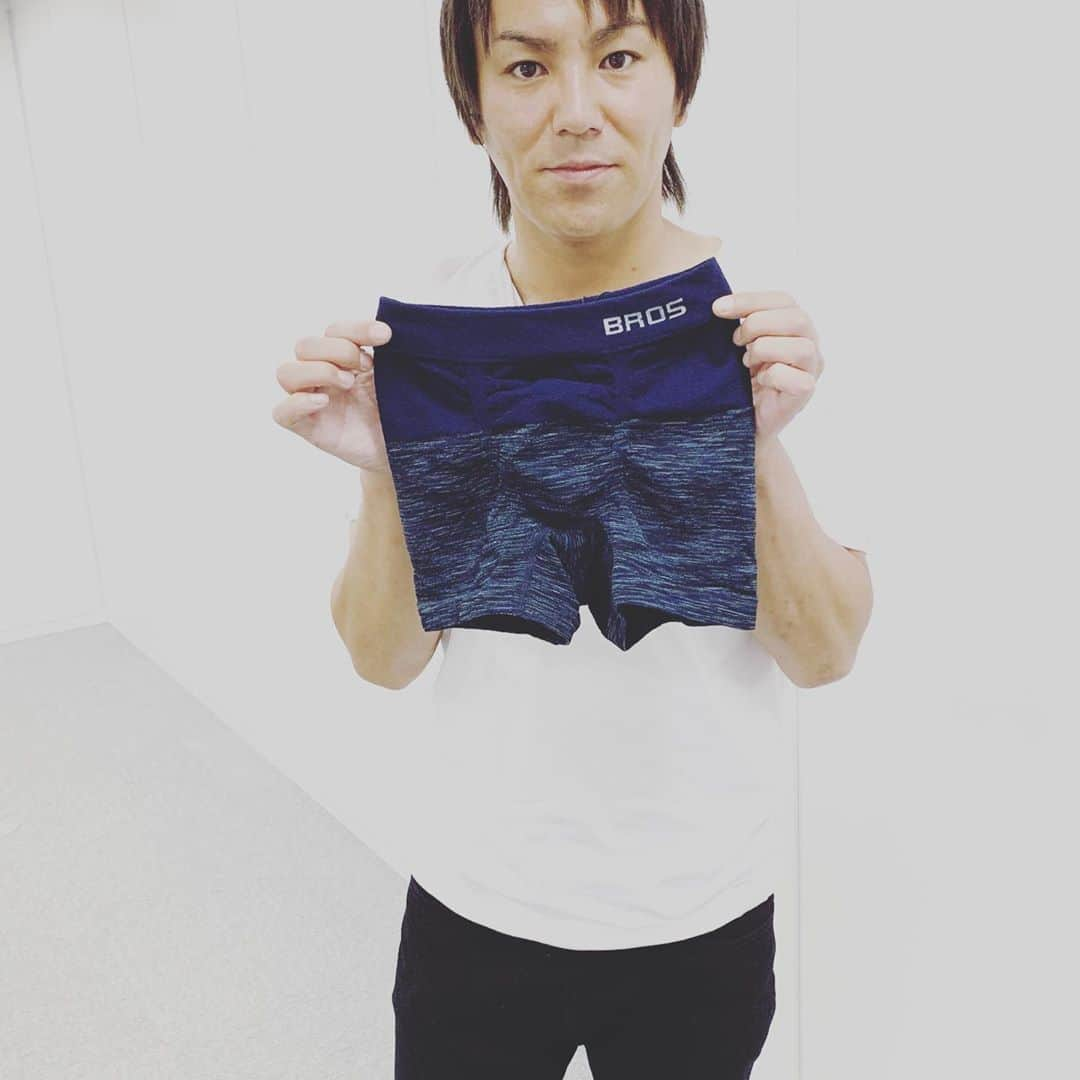 狩野英孝さんのインスタグラム写真 - (狩野英孝Instagram)「下着メーカー「ワコール」さんからスポーツタイツとmen'sパンツ頂きました。マラソン練習頑張ります。 #ワコール #CW-X」8月22日 17時52分 - kano9x