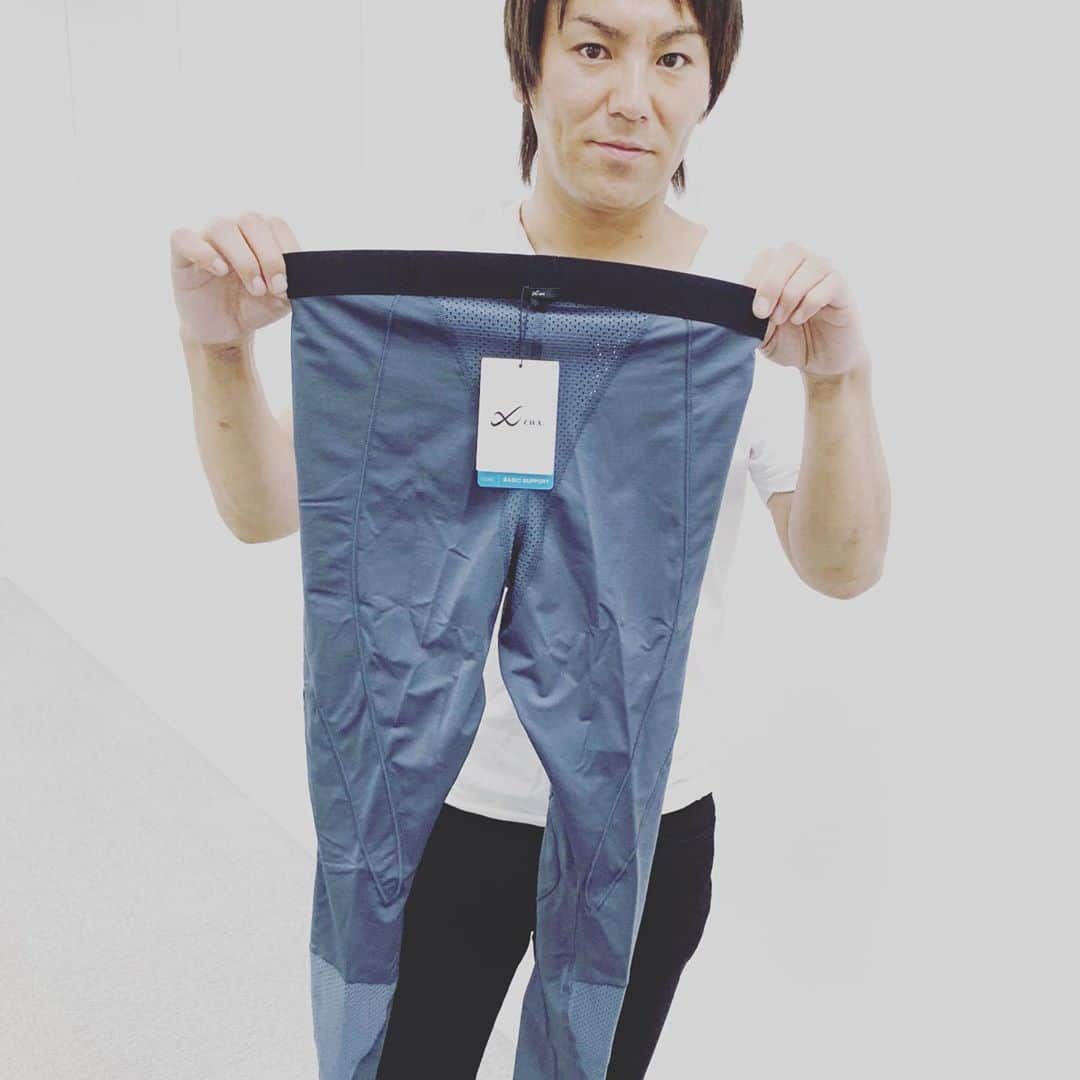 狩野英孝さんのインスタグラム写真 - (狩野英孝Instagram)「下着メーカー「ワコール」さんからスポーツタイツとmen'sパンツ頂きました。マラソン練習頑張ります。 #ワコール #CW-X」8月22日 17時52分 - kano9x