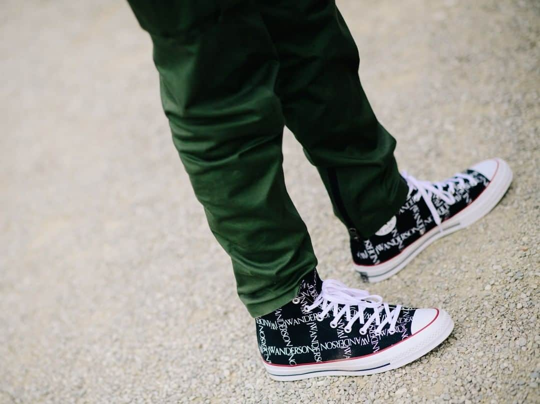 JWアンダーソンさんのインスタグラム写真 - (JWアンダーソンInstagram)「Converse Alert 🚨: We've got all grid colours lined up and ready to be shipped! See you at JWAnderson.com #BackInStock  Photography by @aks」8月22日 18時06分 - jw_anderson