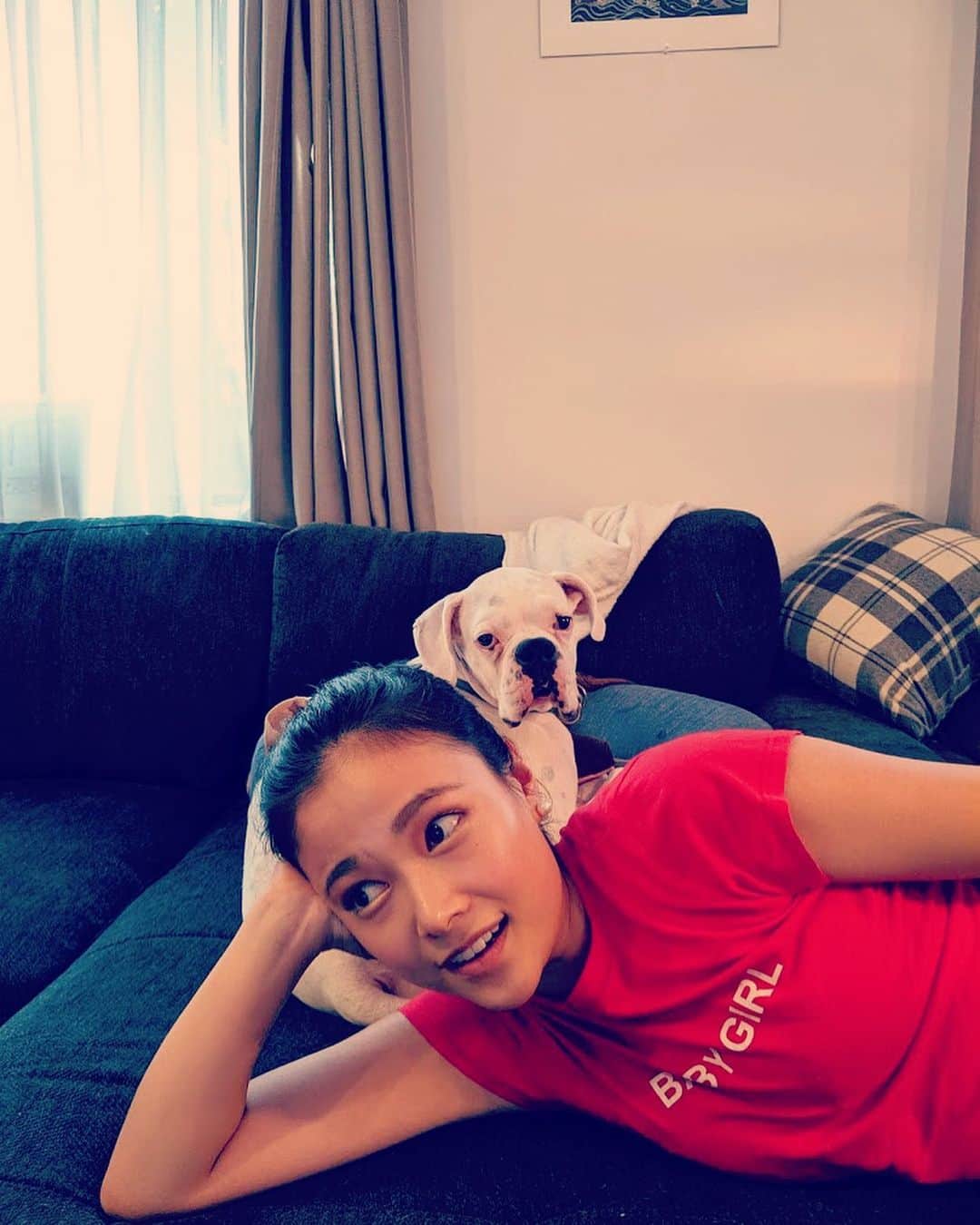 草刈麻有のインスタグラム：「クーラーをつけっぱなしで寝るのは やめましょう。😊」