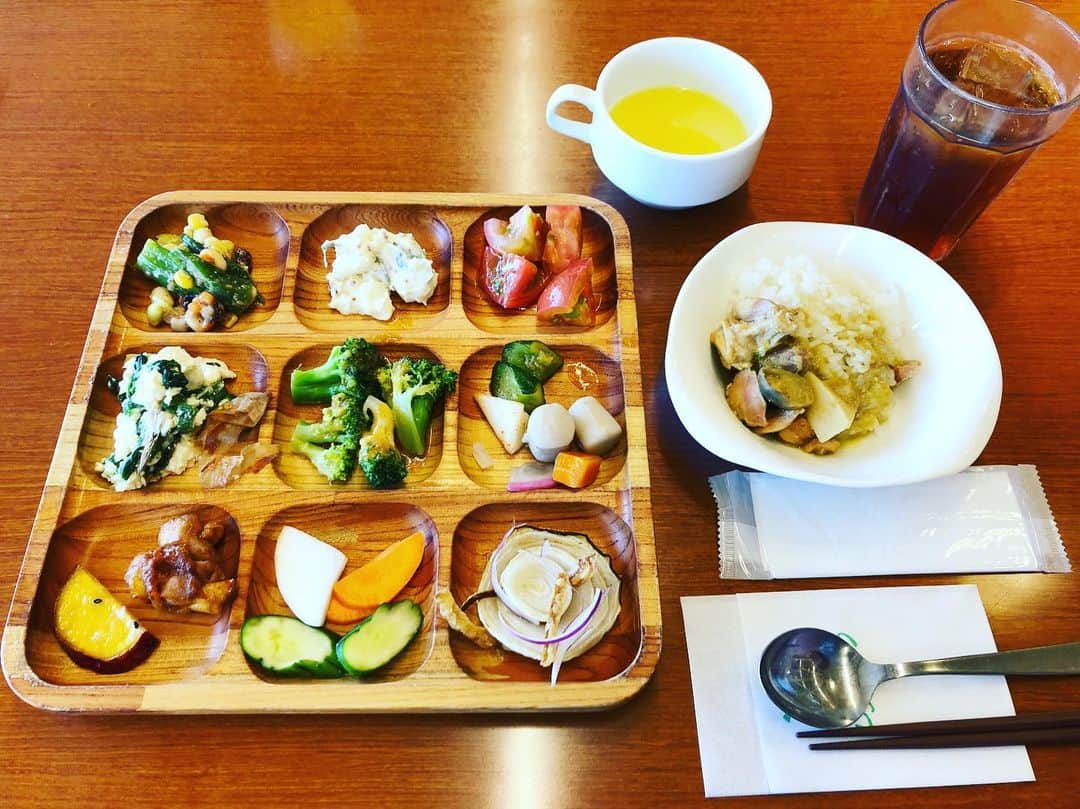 NCC新潟コンピュータ専門学校さんのインスタグラム写真 - (NCC新潟コンピュータ専門学校Instagram)「学生のお休みはご飯がテキトーになりがちですが、ちゃんと食べていますか？ 新潟は食べ物が本当に美味しいと旅行で県外に行くたびに思います😋 いくとぴあ食花のお隣キラキラレストランのブッフェは美味しかったですよー！！ #新潟コンピュータ専門学校 #nsgカレッジリーグ #夏休み」8月22日 18時31分 - ncc_niigata