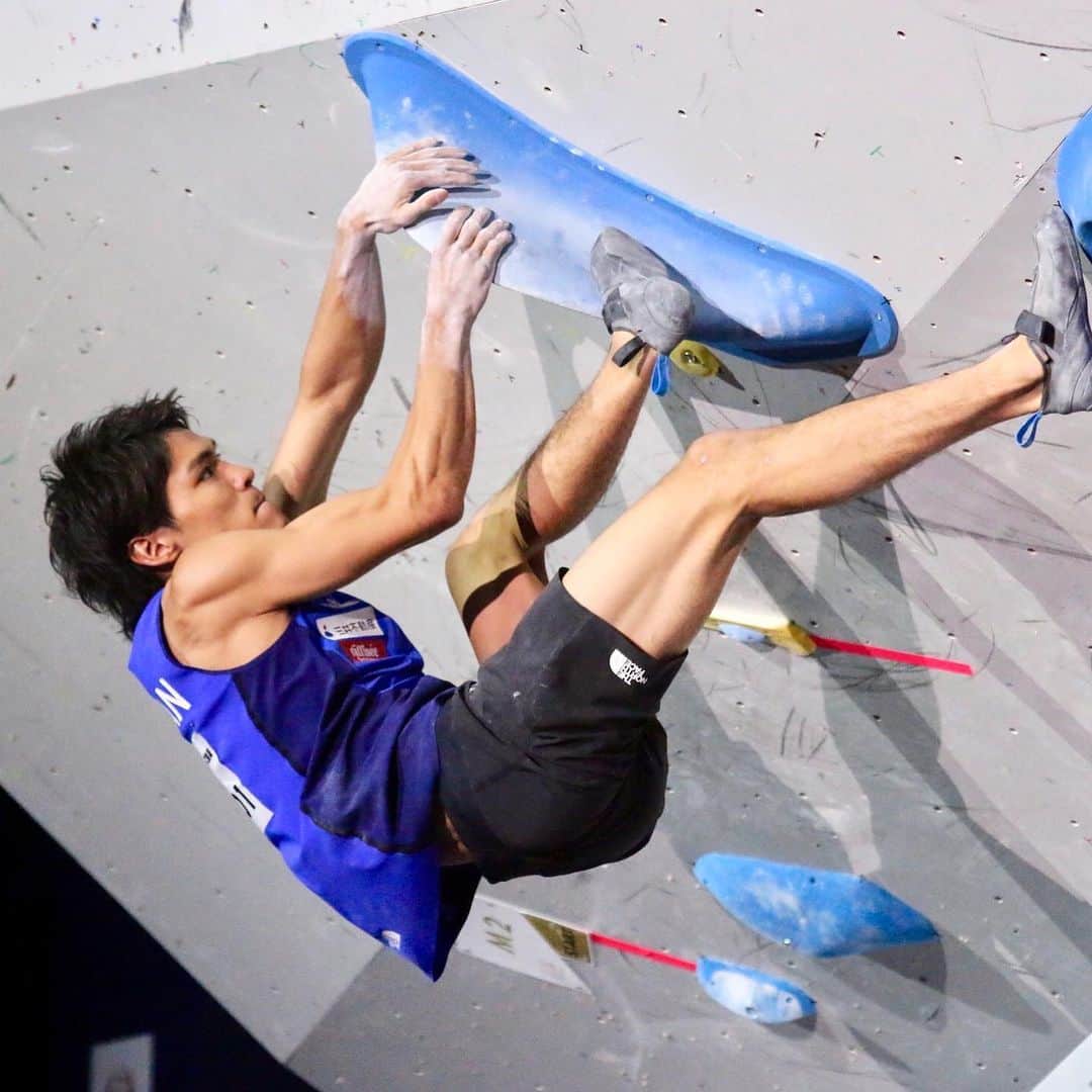 The Japan Timesさんのインスタグラム写真 - (The Japan TimesInstagram)「Tomoa Narasaki captured his first men’s combined event gold medal at the International Federation of Sport Climbing World Championships on Wednesday, also booking a spot on the Japan national team for next year’s Tokyo Olympics on the final day of the global meet at Esforta Arena Hachioji. “This has been my biggest goal this year, so I’m pleased that I’ve done it,” said Narasaki. On Tuesday, Akiyo Noguchi punched her ticket to the 2020 Summer Olympics by winning a silver medal in the women’s combined. Japan will select the other male and female climbers based upon outcomes in the Olympic qualifying tournament, Asian Championships and Combined Japan Cup. 📸: Kaz Nagatsuka . . . . . . #Japan #Tokyo #sports #climbing #rockclimbing #bouldering #Olympics #岩登り #ボルダリング #日本 #東京 # スポーツ #🧗」8月22日 18時35分 - thejapantimes