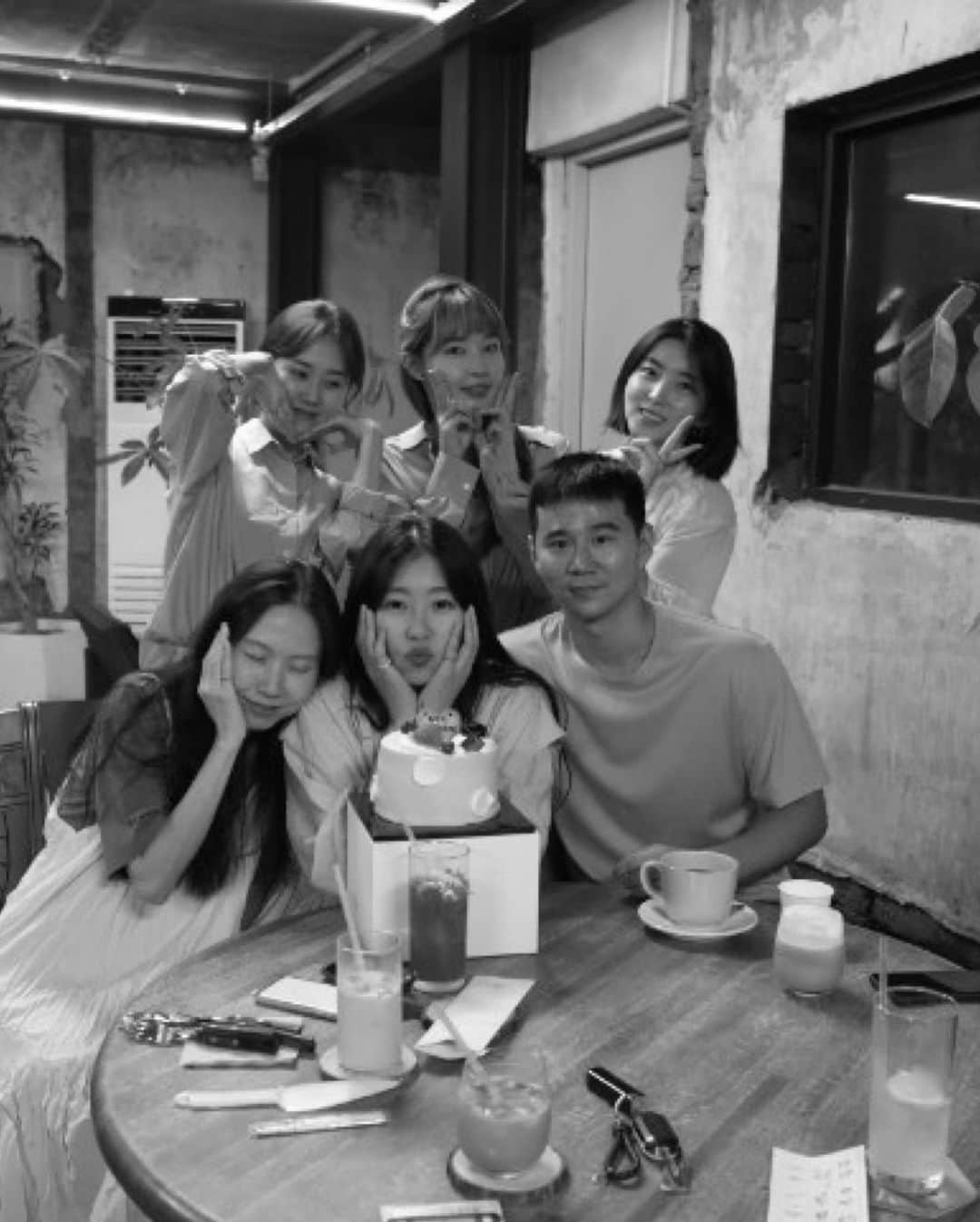 チョン・ジユンさんのインスタグラム写真 - (チョン・ジユンInstagram)「@youzu.lee 생일 뜌카해❤️ 포토 감사합니다 리도엘리펀트 싸장님 🥰😘😍💕지겹게 봐도 지겹지 않다.」8月22日 18時44分 - jenyerjiyoon