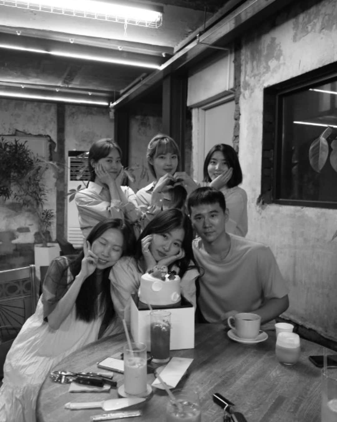 チョン・ジユンのインスタグラム：「@youzu.lee 생일 뜌카해❤️ 포토 감사합니다 리도엘리펀트 싸장님 🥰😘😍💕지겹게 봐도 지겹지 않다.」