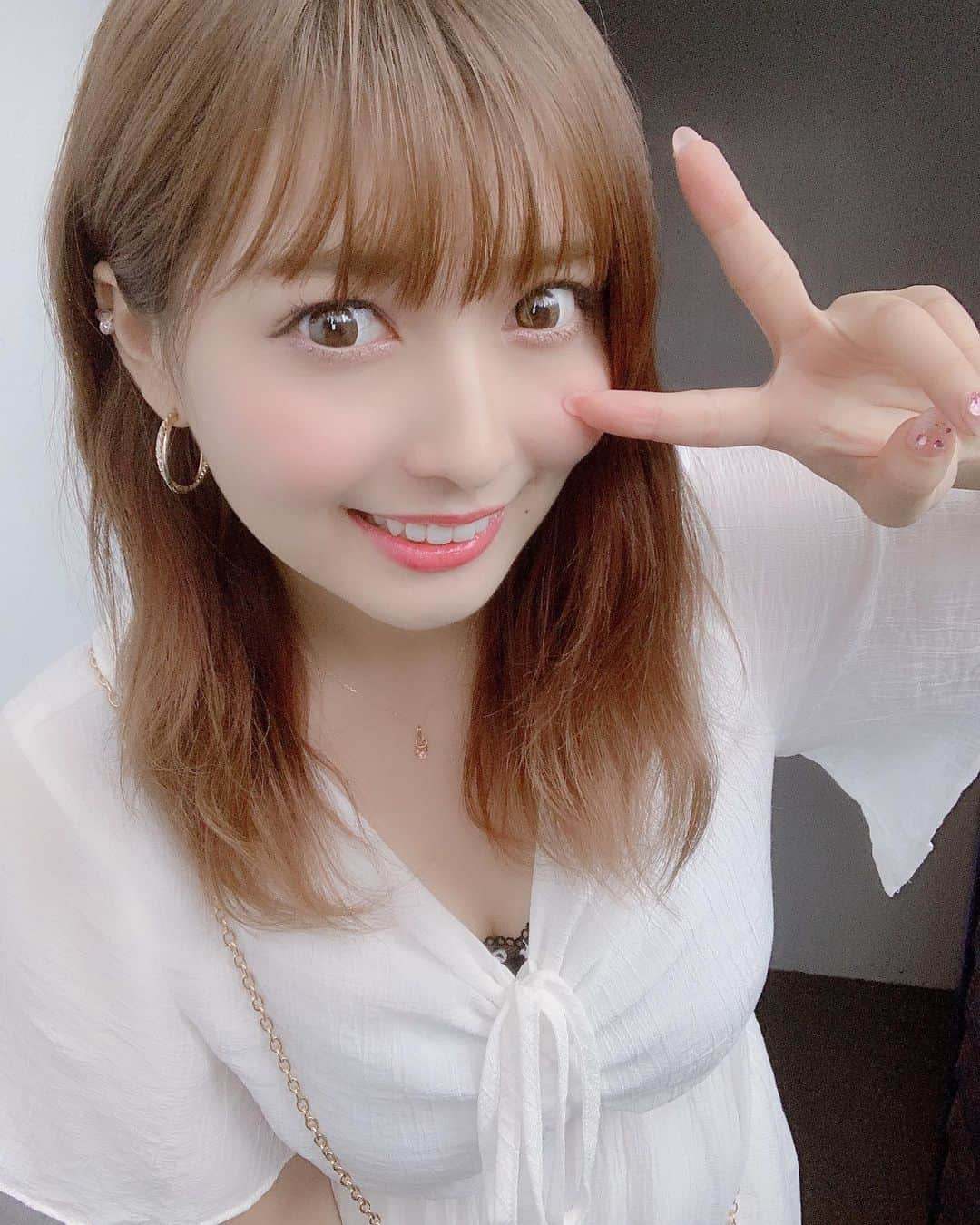 太田里織菜さんのインスタグラム写真 - (太田里織菜Instagram)「. いつもお世話になってる ( @ys.dentalcure )さん♡ . 前歯欠けちゃってたのだけど、すぐ治してもらえた(｡>∀<｡) . #らぶどる #ワイズデンタルキュア」8月22日 18時45分 - riopyon1231