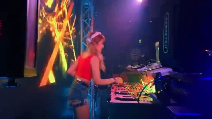 のインスタグラム：「🔥🔥🔥   #dj #girlsdj #femaledj #asiandj #Japanesedj #djlife #djingismylife #djinglife #djlifestyle」