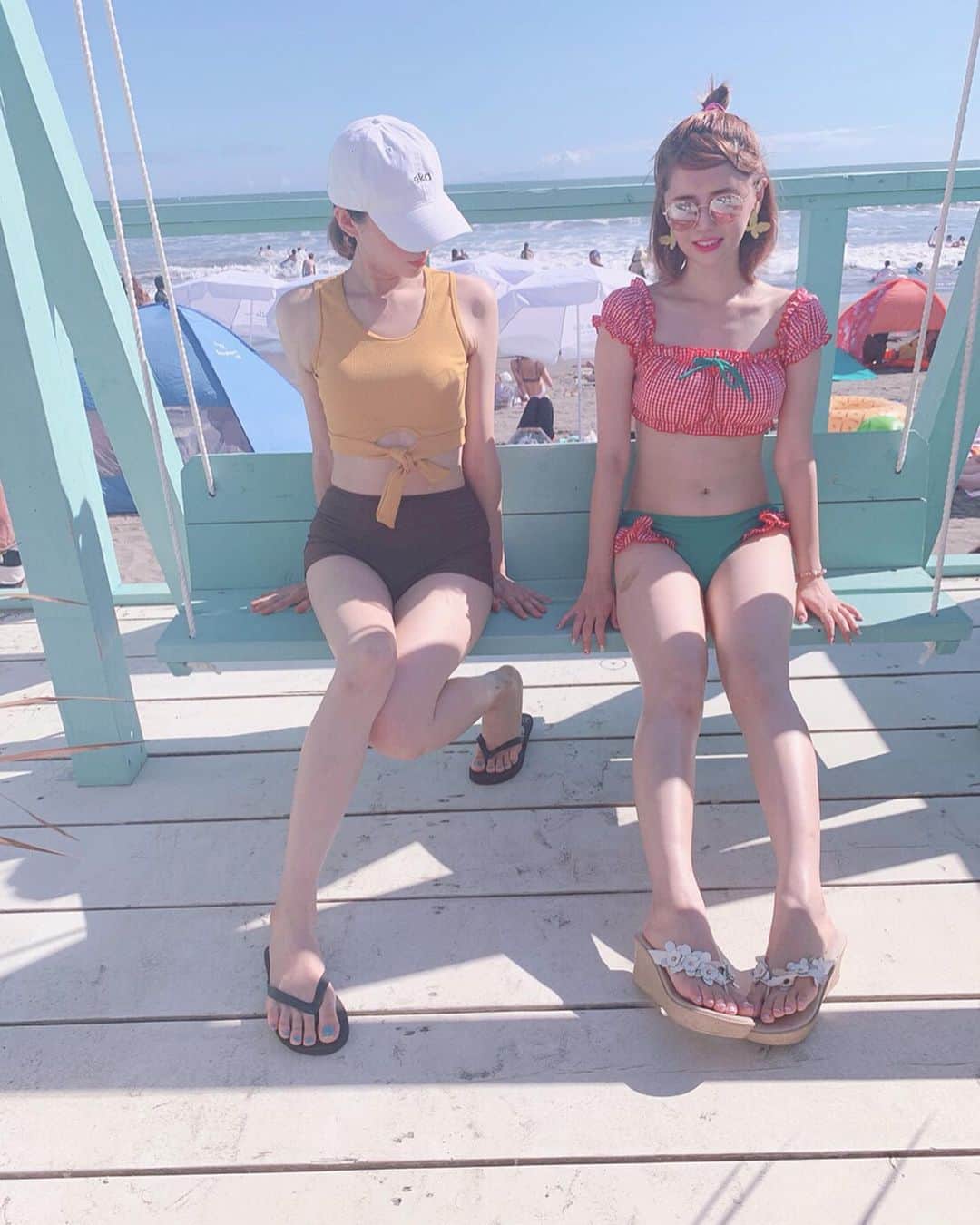 MIAKAさんのインスタグラム写真 - (MIAKAInstagram)「短すぎる夏休みは今年もりょんみあで由比ヶ浜でのんびりと過ごした🌻 海の家To the seaが可愛いかったよ♪ ・ ・ 水着は二人とも私服っぽい水着👙 ・ ・ ・ #小学生と中学生w #海は絶対入らないw #出来ればバリの海に入りたい」8月22日 19時00分 - miaka.jp