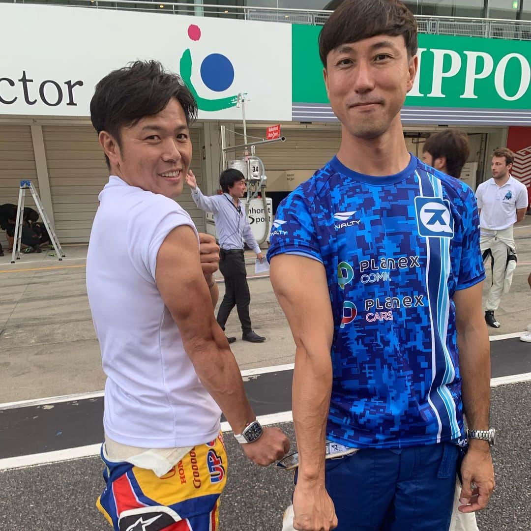 松浦孝亮さんのインスタグラム写真 - (松浦孝亮Instagram)「#石浦宏明 #三頭筋 #見せあいっこ #僕たちレーシングドライバー」8月22日 19時00分 - ko_matsuura