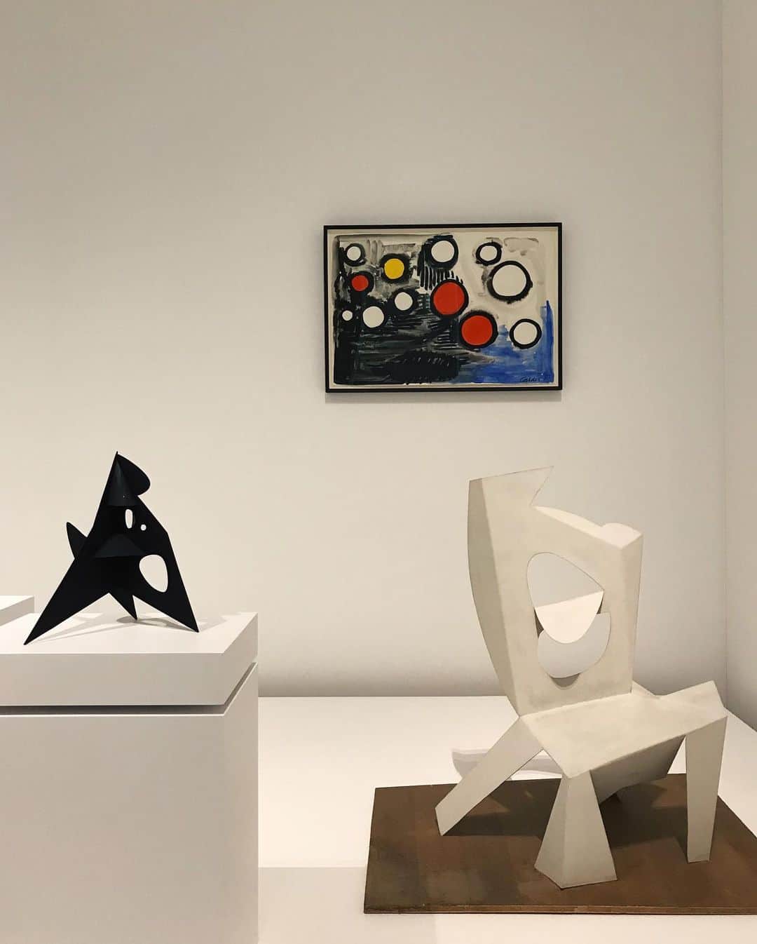 サザビーズさんのインスタグラム写真 - (サザビーズInstagram)「Today’s #SothebysOutofOffice comes with a ⚠️ recommendation to visit Paris before Sunday 25 August, for a last chance to view the @museepicassoparis grand exhibition exploring the resonances between Alexander Calder and Pablo Picasso. 📸 @melicakh  #OutofOffice #CalderPicasso #PabloPicasso #AlexanderCalder」8月22日 18時55分 - sothebys