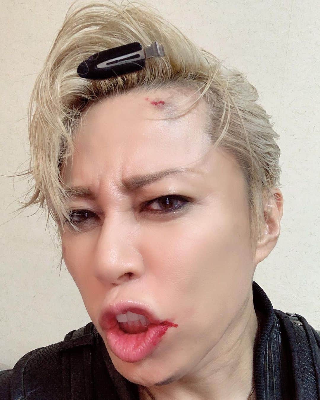 西川貴教のインスタグラム：「撮影中♪ #さて何の撮影でしょうか？ #スチール？ #ムービー？ #９月３日の情報解禁を待て！」