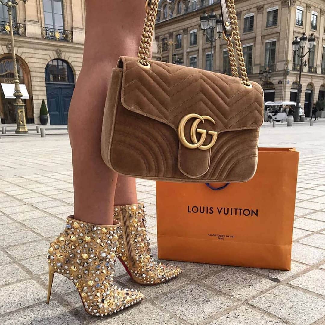 Fashion Bloggers Trendsのインスタグラム：「#fun #instagramers #food #smile #pretty #followme #nature #lol #dog #hair #onedirection #sunset #swag #throwbackthursday #instagood #beach #statigram #friends #hot #funny #blue #life #art #instahub #photo #cool #pink #bestoftheday #clouds」