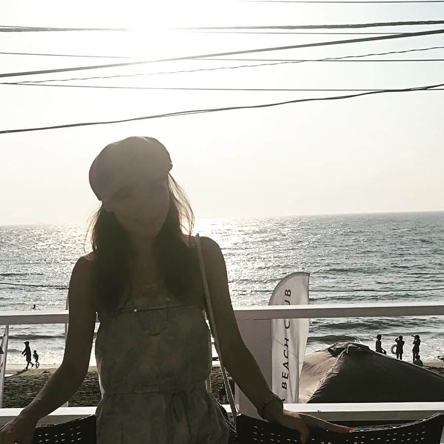 MAYUMIのインスタグラム：「秋谷ビーチへ🏖  @akiya_beach_club  とても素敵なバーだったヾ(｡･ω･｡) 波の音を聞きながらランチなんて最高✨☀️ 今回はDJで行ったけど、次はゆっくり遊びに行きたいな♪  with @eureka_beachhouse_official」