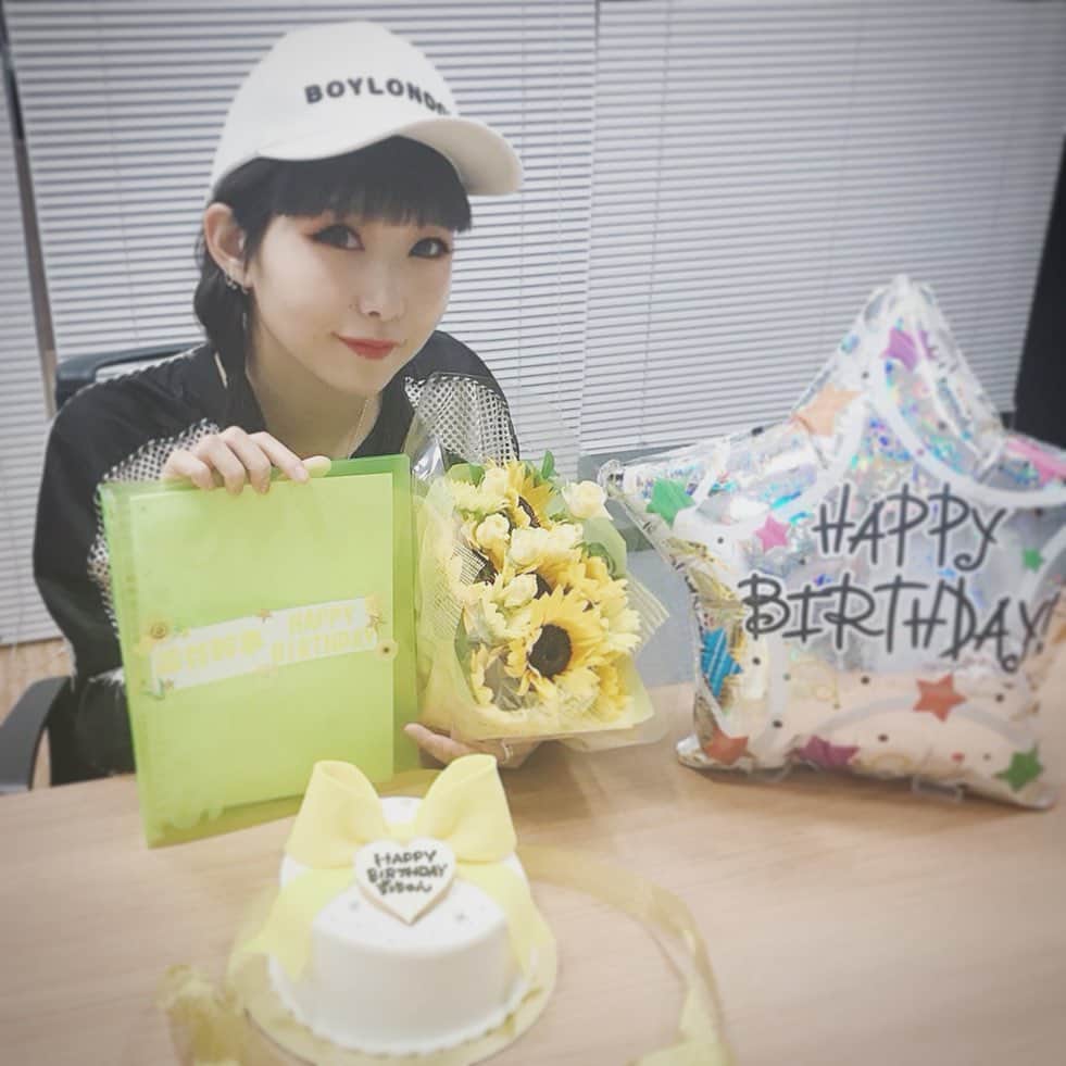 のインスタグラム：「. . 虹会でもお祝いしていただきました！ 近日中に動画が公開されると思います~ . i☆Ris official FC "虹会" . 来週の動画日記はソロイベを振り返ります~ . . #iRis #voiceactor #actor #idol #japanesegirl #japan #avex #birthday #messagecard #thx」