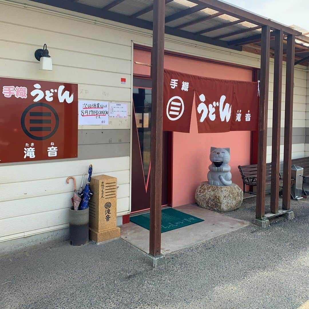 菊池沙都さんのインスタグラム写真 - (菊池沙都Instagram)「🚅🚅🚅 #香川旅行#高松旅行 #うどん#うどん好き#うどん巡り 1.2枚目 #手打十段うどんバカ一代 #バター釜玉#最高 2.3枚目 #滝根  4.5枚目 #うどん職人さぬき麺之介 〆の一杯(天ぷら付き) 7.8枚目 #綿谷 9.10枚目 #ゴッドハンド * うどん食べすぎて美味しいご飯も食べすぎて 帰ったら体重2.5kg戻ってました💁‍♀️💔 美味しくて楽しくて幸せだったからokay🙆‍♀️❤️ うどんの違いを学んだ。 平日の朝から行列だった。 サイズは基本小でじゅうぶん。 全部すごく美味しかったけど一番はバター釜玉。 たくさん連れて行ってくれてありがとう🤤❤️ #香川県#高松 #夏の思い出」8月22日 19時02分 - satochin30