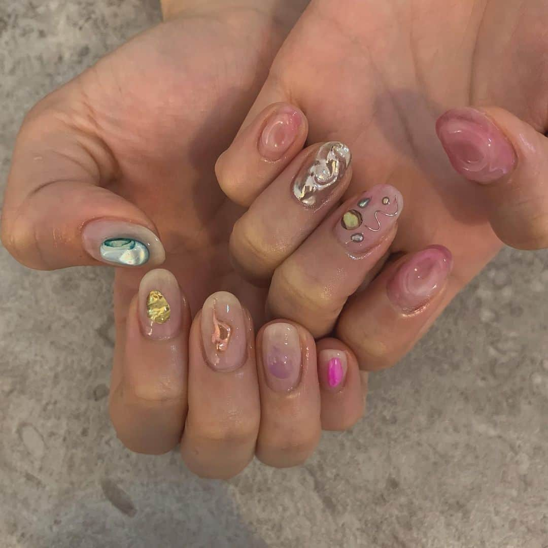 吉川七瀬さんのインスタグラム写真 - (吉川七瀬Instagram)「ちょータイプなネイルにしてもらいました💅 テンションあがる🥰🥰 . #ニュアンスネイル #くすみネイル」8月22日 19時07分 - yoshikawa_nanase