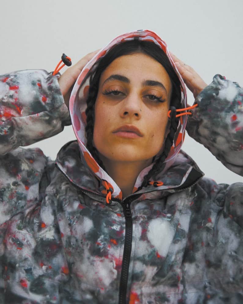 のインスタグラム：「French producer/vocalist @coucouchloe wearing our AW19 RÆCYCLED mix print puffa and spot camo hoodie for the latest issue of @crack_magazine ♻️ - #RAEBURN #RemadeInEngland」