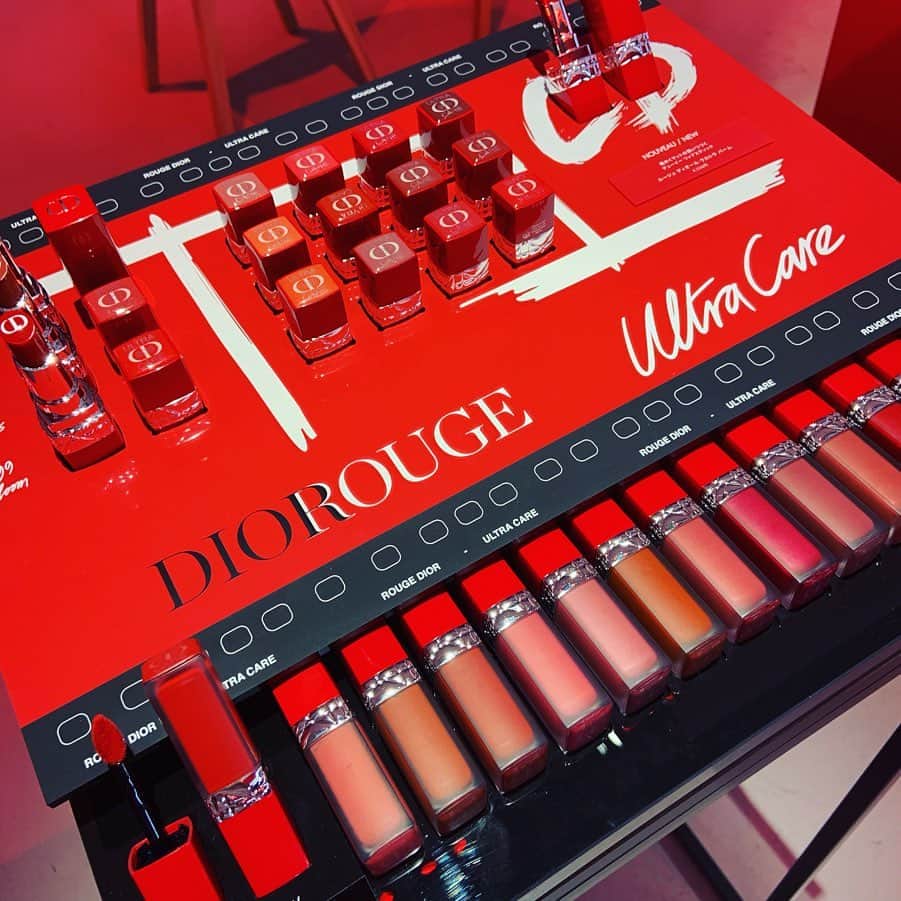 古泉千里さんのインスタグラム写真 - (古泉千里Instagram)「ROUGE DIOR CARE in Tokyo Special Event 2019 Fall Collection 🌹💄 . . マットなリップなのにふんわり ホイップクリームのようなつけ心地で 落ちにくく、ずっとこんなの求めてた。 出会えた嬉しさ❤️ . . . #ルージュディオールウルトラリキッド  #RougeDior #rougediorultrarouge」8月22日 19時30分 - chisamipo1030