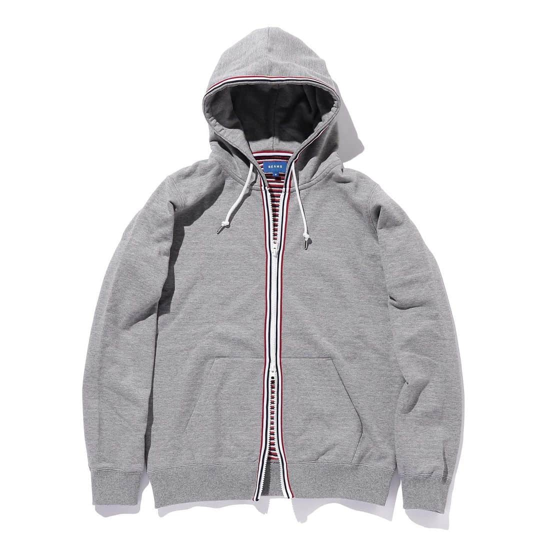 BEAMS MENさんのインスタグラム写真 - (BEAMS MENInstagram)「… BEAMS ORIGINAL “TRICOLOR LINE HOODIE “ 裏地、前立てのテープをトリコロールに仕上げたパーカー。ジップやスピンドルをホワイトに統一することで、クリーンなイメージを演出。清潔感のあるスタイリングにおすすめの一着です。 #beams #hoodie」8月22日 19時32分 - beams_mens_casual