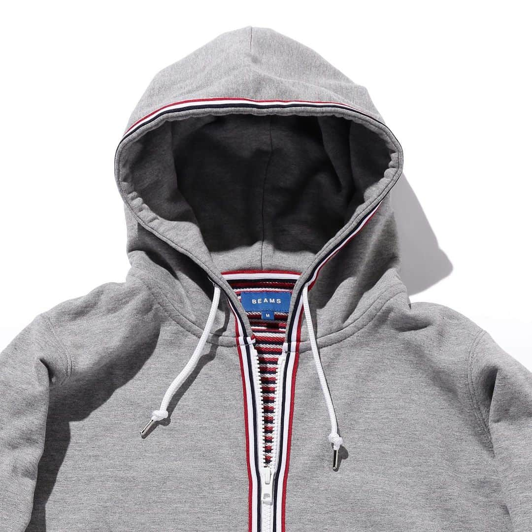 BEAMS MENさんのインスタグラム写真 - (BEAMS MENInstagram)「… BEAMS ORIGINAL “TRICOLOR LINE HOODIE “ 裏地、前立てのテープをトリコロールに仕上げたパーカー。ジップやスピンドルをホワイトに統一することで、クリーンなイメージを演出。清潔感のあるスタイリングにおすすめの一着です。 #beams #hoodie」8月22日 19時32分 - beams_mens_casual