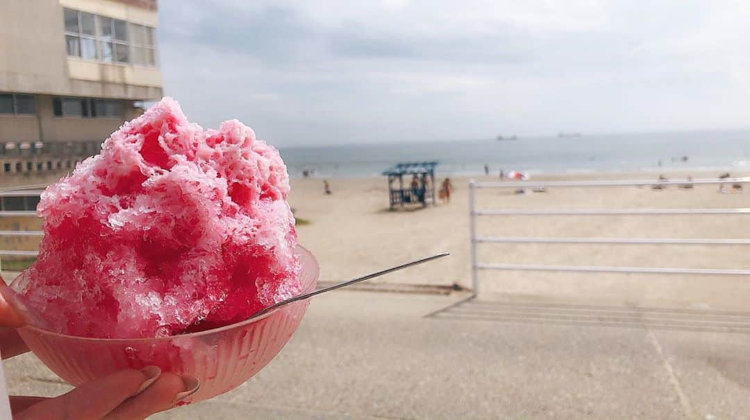 yuu__aaaさんのインスタグラム写真 - (yuu__aaaInstagram)「. . #summer . もちろん #いちごみるく 🍧 .  #かき氷 #haircolor #いちご#ハイライト#followme#ootd#haircolor#like4likes #make#ゆる巻き#bleach #model #makeup #fashion#アッシュ#コスメ#instalike #love#더샘#얼스타그램#친스타그램#메이크#smile#海 #夏#夏の思い出 #summermemories #水着」8月22日 19時40分 - yuu__aaa