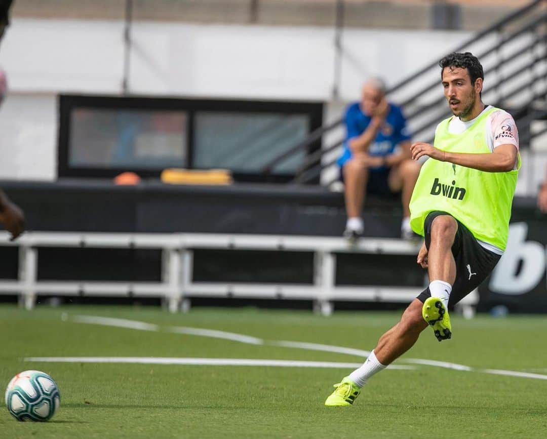 ダニエル・パレホのインスタグラム：「La espera se hace larga... Contando las horas para el partido del sábado! 🦇⚽️」