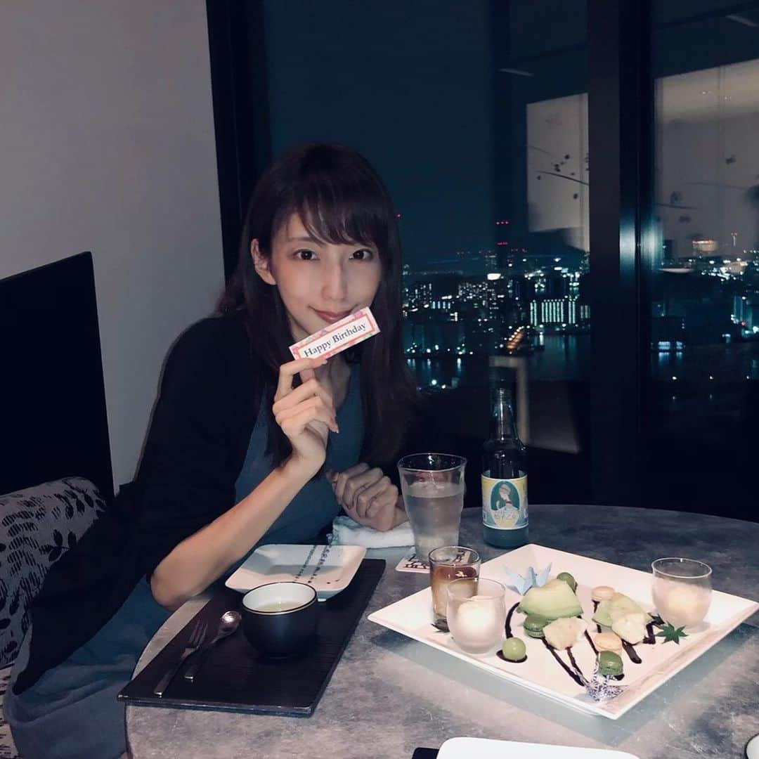 工藤麻美子さんのインスタグラム写真 - (工藤麻美子Instagram)「夜景も綺麗だったし、大好きな鉄板焼きを食べれて幸せなひとときでした✨  #誕生日 #ディナー #鉄板焼き #鉄板焼きディナー #コンラッド東京 #conradtokyo #birthday #dinner #夜ごはん #汐留 #誕生日プレート #お祝い #お祝いディナー」8月22日 19時51分 - mamiko_kudo