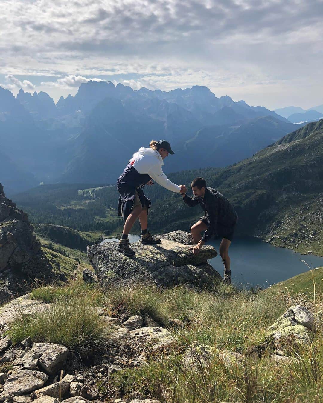 ヴァレンティナ・アリゲッティのインスタグラム：「Mattinata da stambecchi 🐐  #incontriravvicinati#wildlife#wildexplorer#trentino#dolomiti」