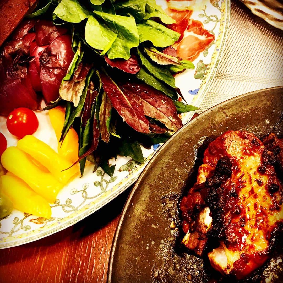 川原亜矢子のインスタグラム：「SpareRibs with original sauce👩🏻‍🍳 #スペアリブ #オリジナルレシピ #手料理 #texmex」