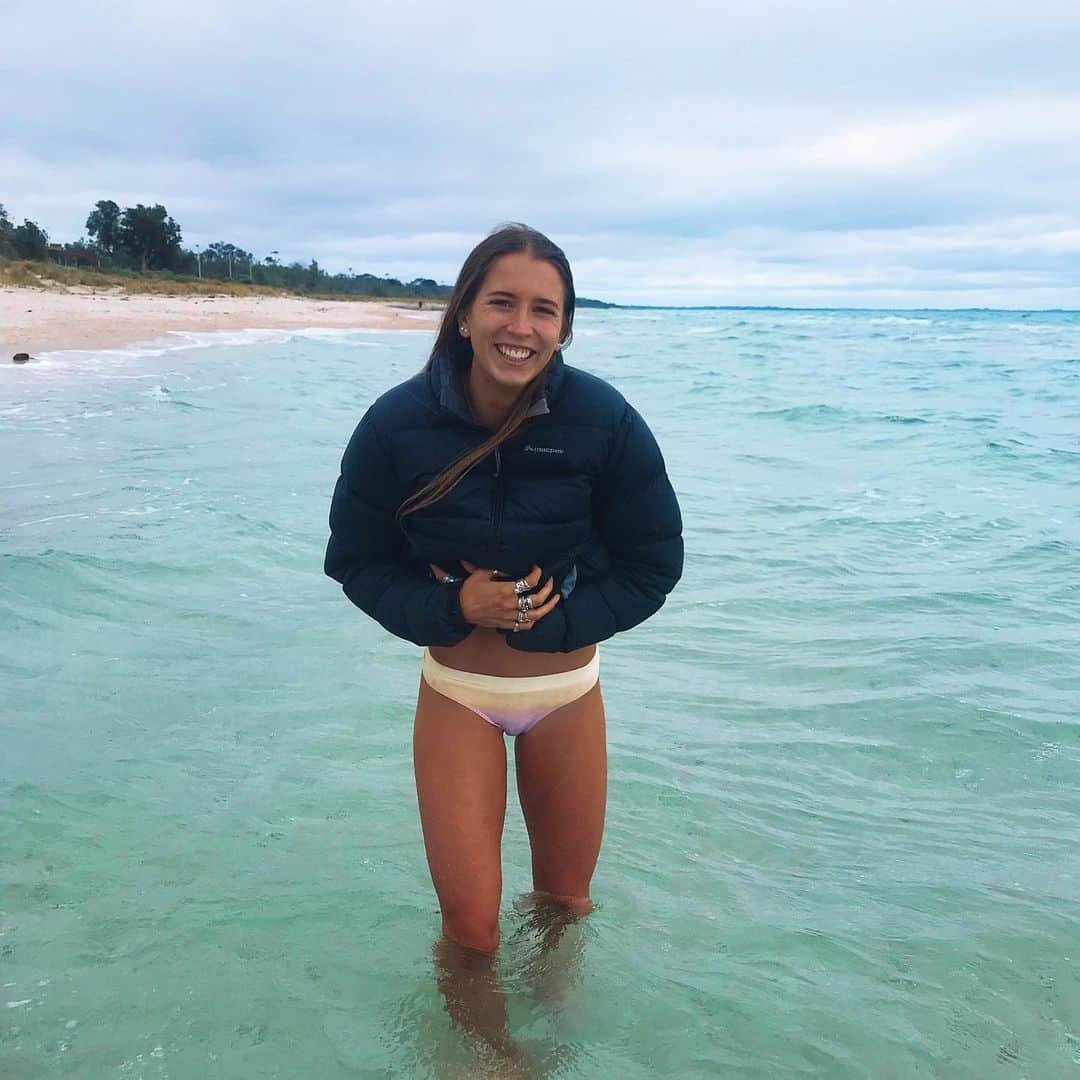 Maddie COATESさんのインスタグラム写真 - (Maddie COATESInstagram)「What a recovery session in Melbourne looks like right now. Nature’s ice bath ❄️🛁」8月22日 20時12分 - maddiejade27