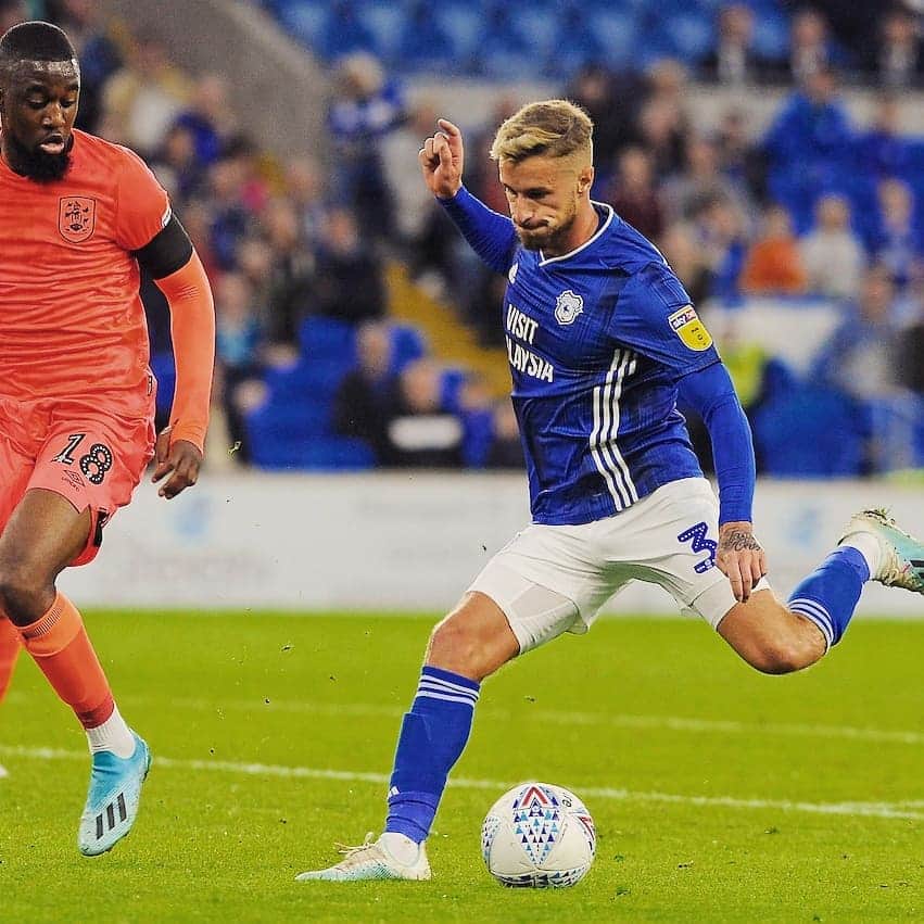 ジョー・ベネットのインスタグラム：「🔵⚽️ @cardiffcityfc」