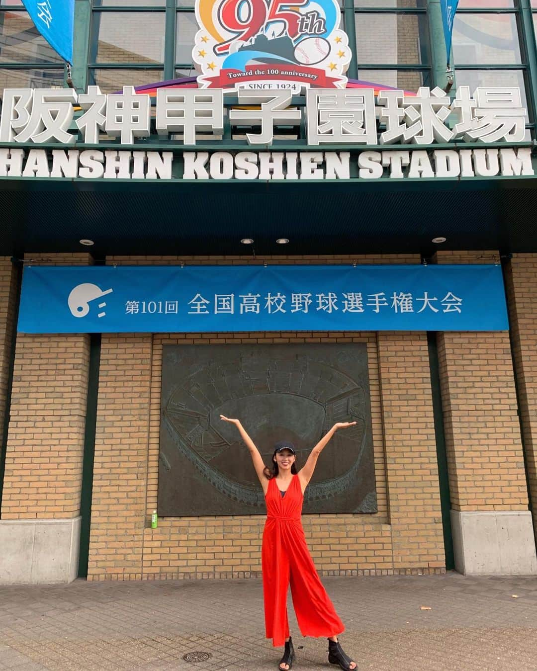 澤山璃奈さんのインスタグラム写真 - (澤山璃奈Instagram)「初めて甲子園を観に行きました⚾️❗️ しかも決勝‼️🔥 両高校の選手の皆さんも応援の皆さんも、熱い🔥❗️ だけど 野球に、勝負に対する純粋な姿がすごく素敵でした✨👏 なんだか自分の高校時代、選手⛸だった時のことを想い出しました❤️☺️ #甲子園 #甲子園2019 #野球 #高校野球」8月22日 20時29分 - rinasawayama