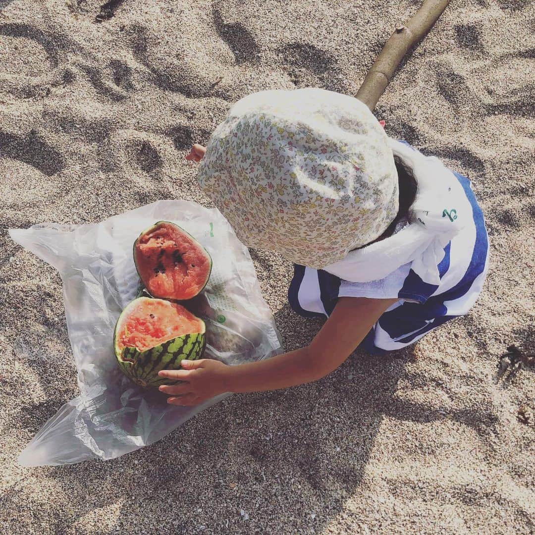 廣瀬規子さんのインスタグラム写真 - (廣瀬規子Instagram)「初めてのスイカ割り🍉 * #summermemories2019」8月22日 20時31分 - noriko_style