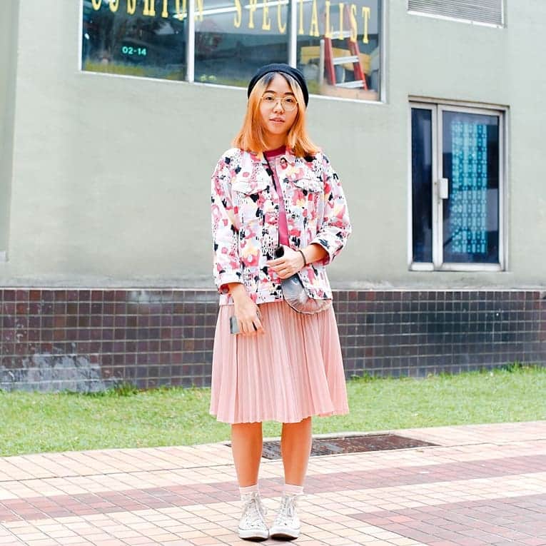 のインスタグラム：「Think you know everything about Singapore? Visit our website www.herenow.city to find out new cool places to go! In frame: Chin Zei Kei . . . #herenowcity #wonderfulplaces #beautifuldestinations #travelholic #travelawesome #traveladdict #igtravel #livefolk #instapassport #optoutside  #Singapore #visitsingapore  #シンガポール #싱가포르 #싱가포르여행 #싱가폴 #新加坡」