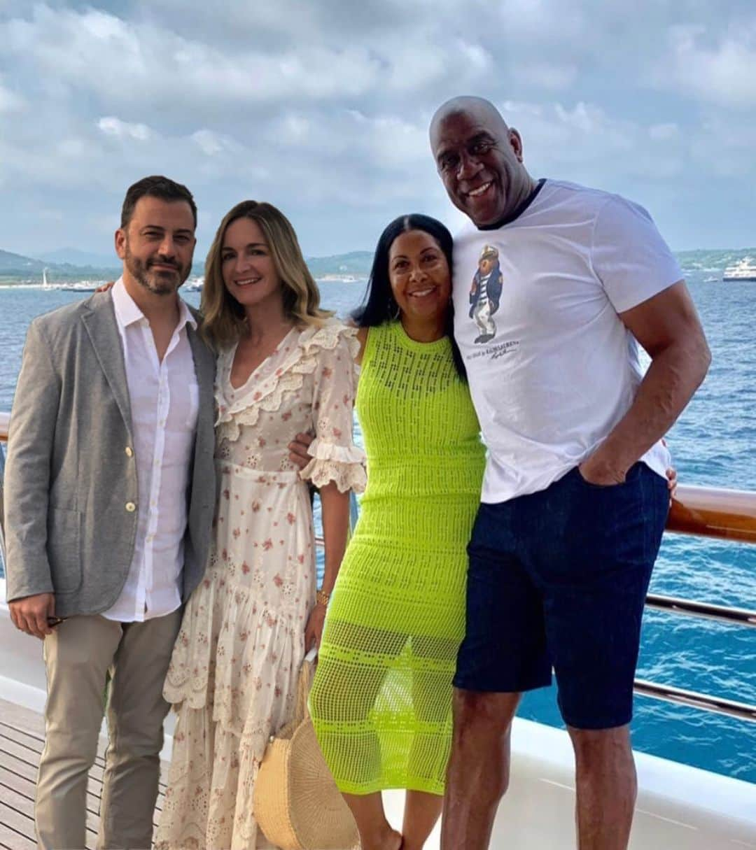 ジミー・キンメルさんのインスタグラム写真 - (ジミー・キンメルInstagram)「Enjoying vacation with my beautiful queen and our great friends on a yacht! Happy 60th Birthday @MagicJohnson! #GrownFolkVacay」8月22日 20時50分 - jimmykimmel